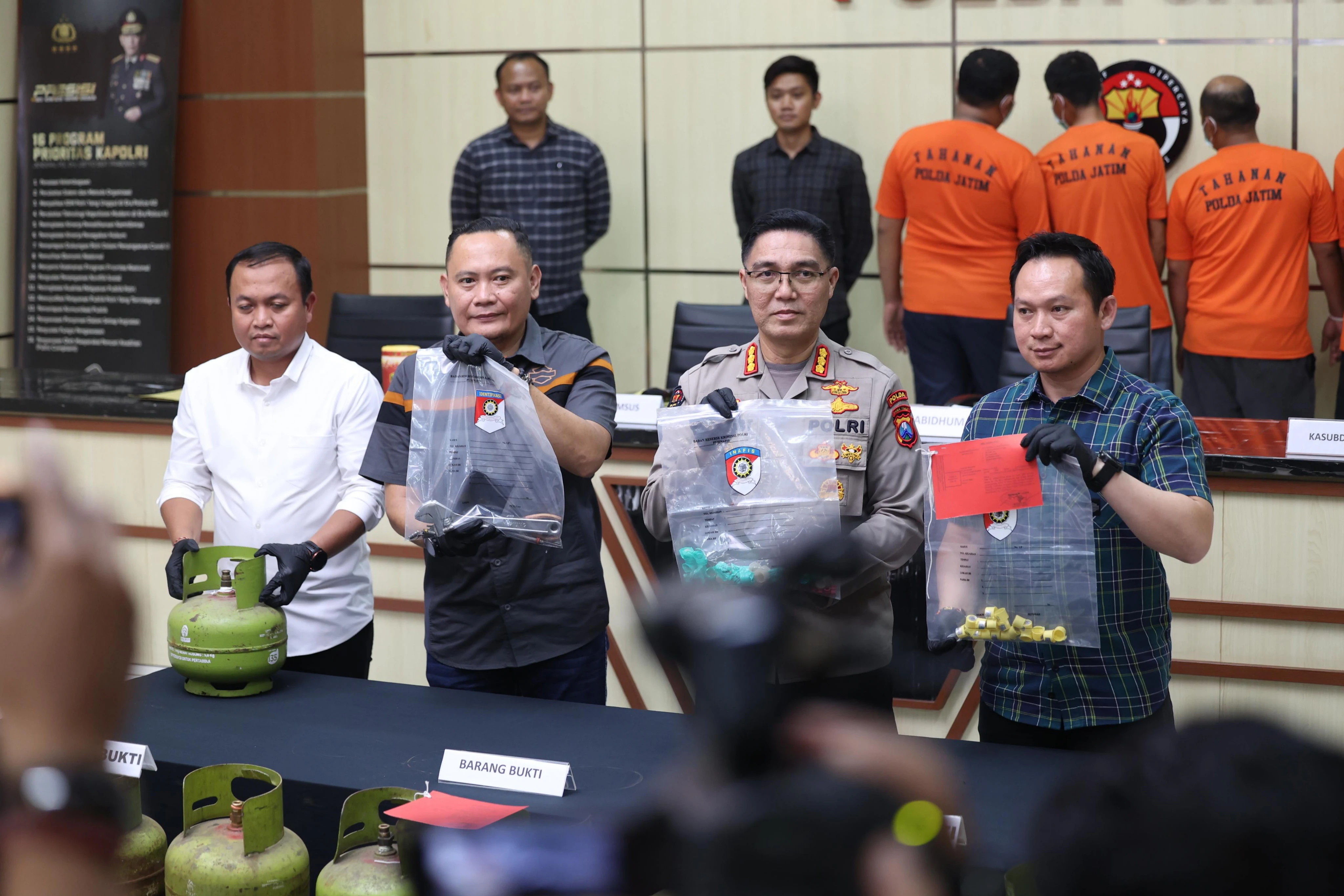 4 Warga Malang Suntik Elpiji Melon ke Tabung 12 Kg, Raup Untung Rp384 Juta