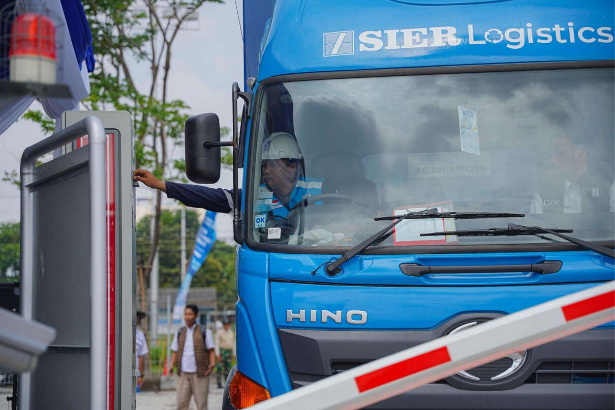 SIER Transit Point Resmi Dibuka, Bisa Tampung 140 Truk Trailer