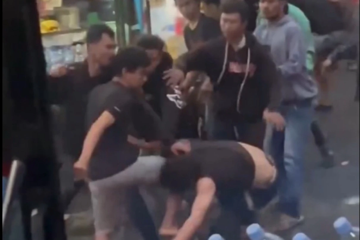 Viral Calo Tiket di Terminal Bungurasih Dikeroyok Gegara Tak Mau Kembalikan Uang Utuh