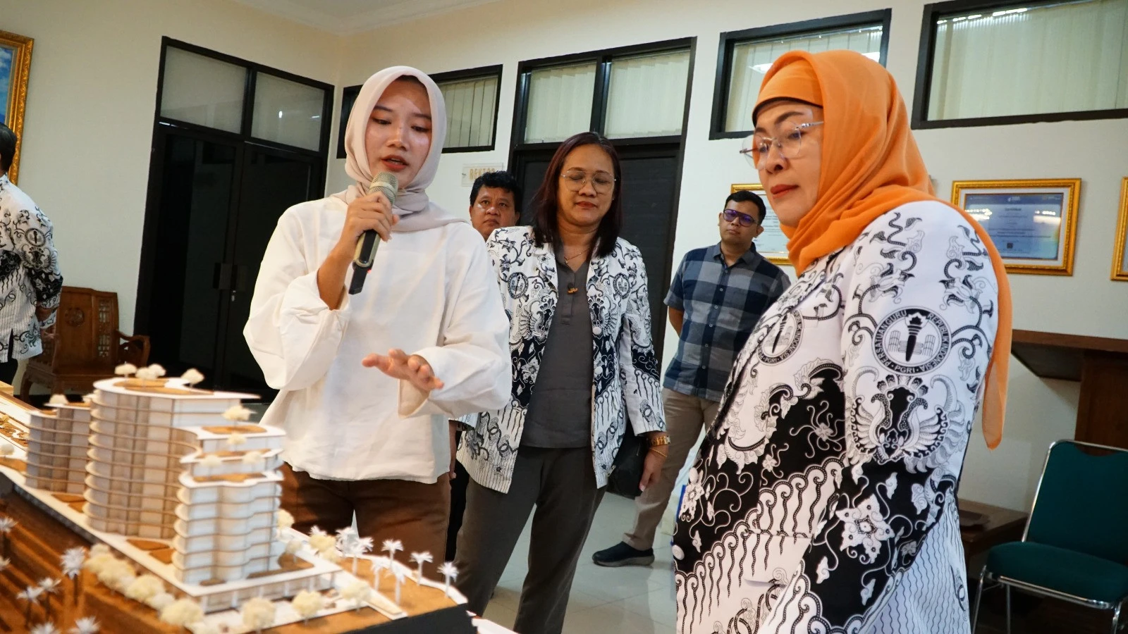 Pameran Tugas Akhir Arsitektur UPGRIS Soroti Tren Green Building
