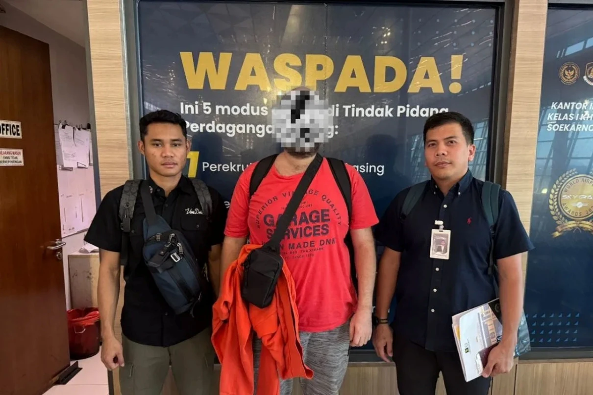 Imigrasi Kediri Deportasi WNA Slovakia, Palsukan Data Izin Tinggal di Hotel