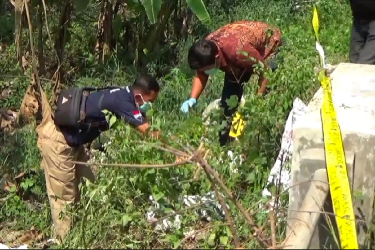 Perempuan Ditemukan Tewas di Semak-semak Jalan Raya Saradan, Diduga Korban Laka Tunggal