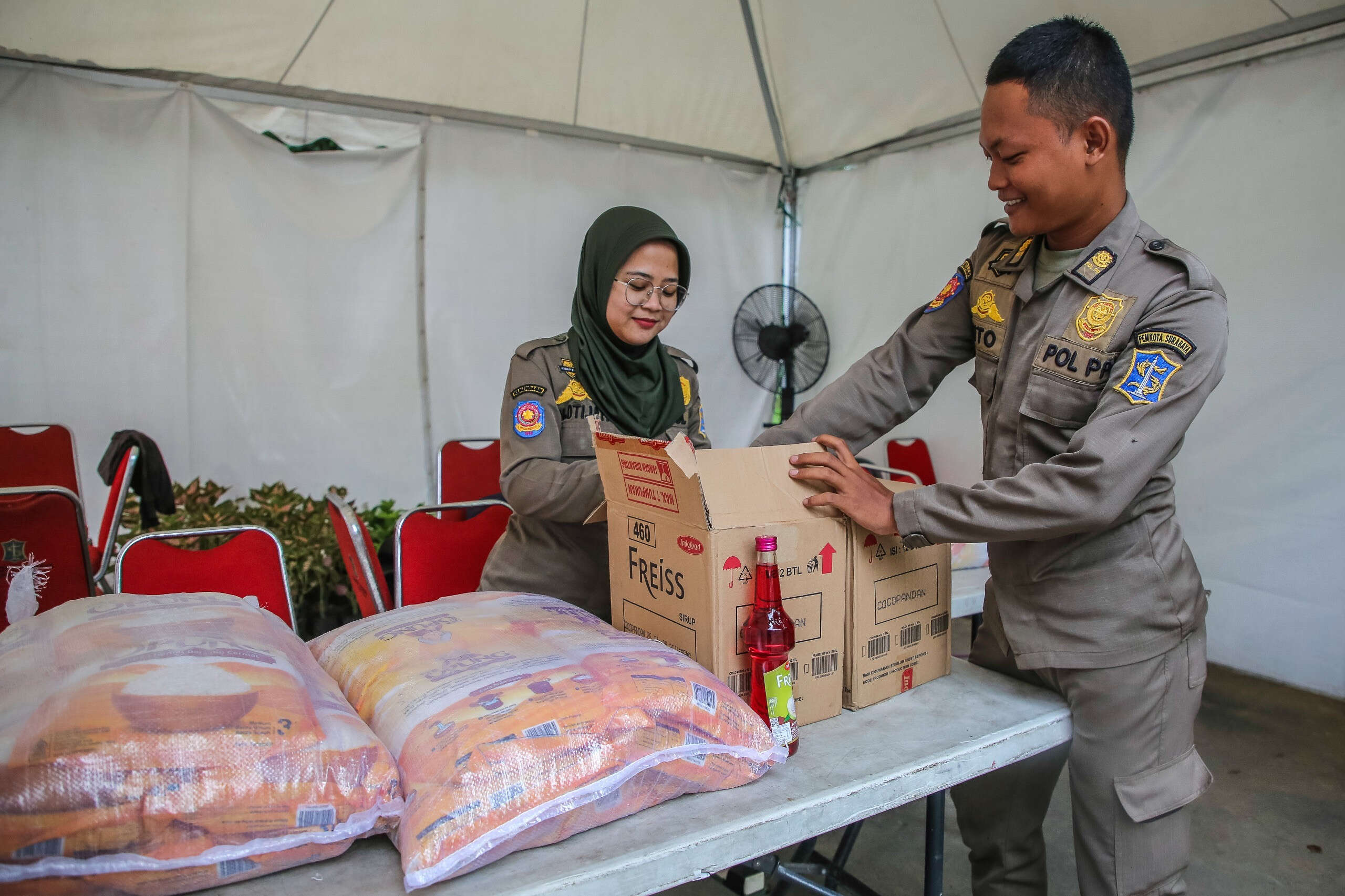 Pemkot Surabaya Terima 118 Paket Bansos untuk Pengganti Karangan Bunga Pelantikan Eri