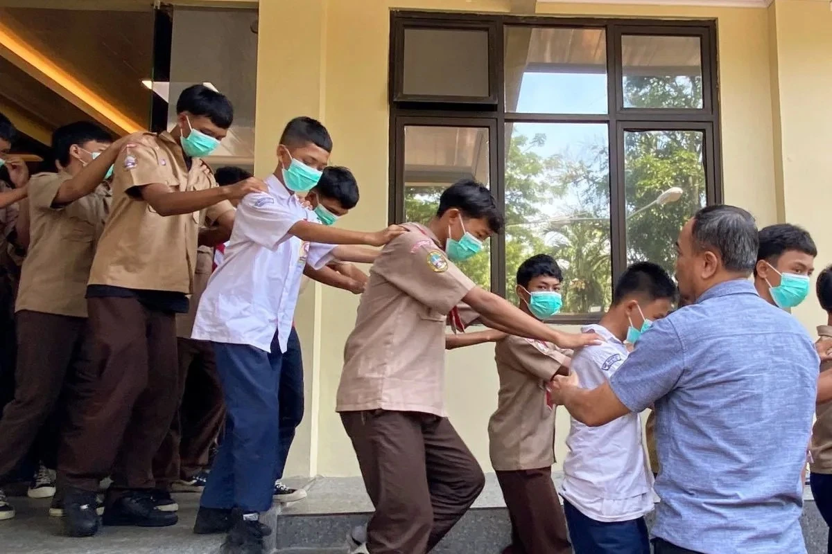 14 Pelajar Ditangkap Karena Tawuran, Bawa Senjata Tajam dan Air Cabai
