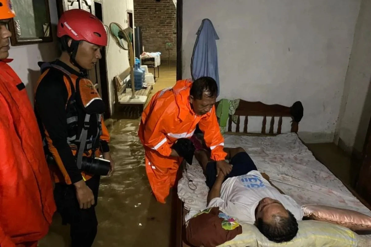 28 Warga Trenggalek Dievakuasi Akibat Banjir Bandang, Satu Lansia Stroke