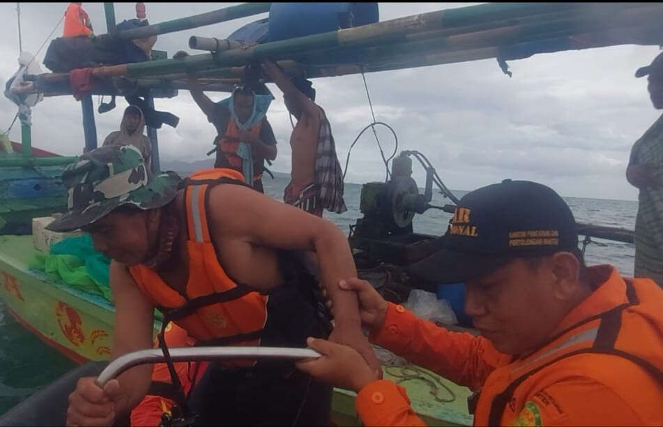 Basarnas Selamatkan 6 Nelayan yang Terombang-ambing di Tengah Laut