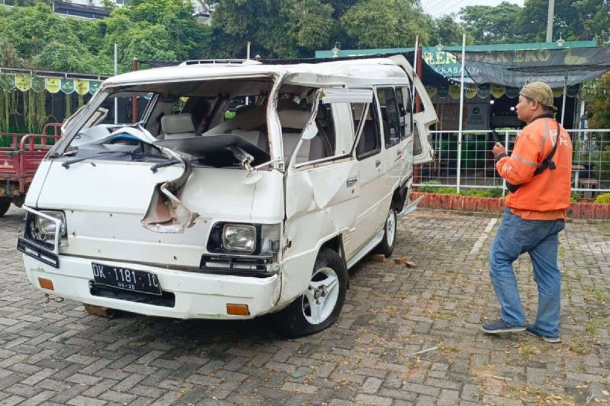 Kecelakaan di Turunan Silayur: Minibus TK Dihantam Truk, Guru & Siswa Terluka