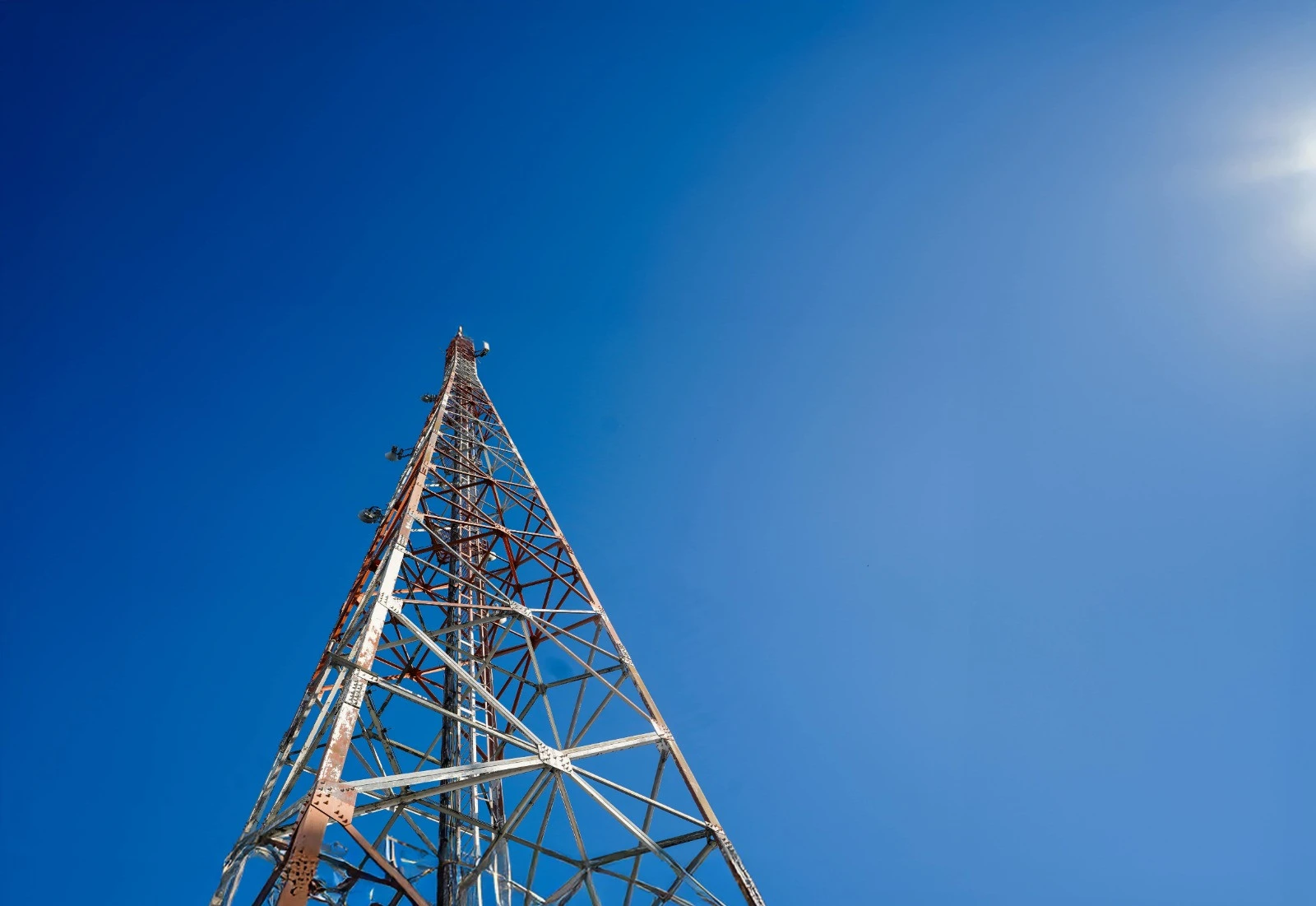 Indosat Perluas Jangkauan di Jabar, Dorong Konektivitas Andal dan Inklusif