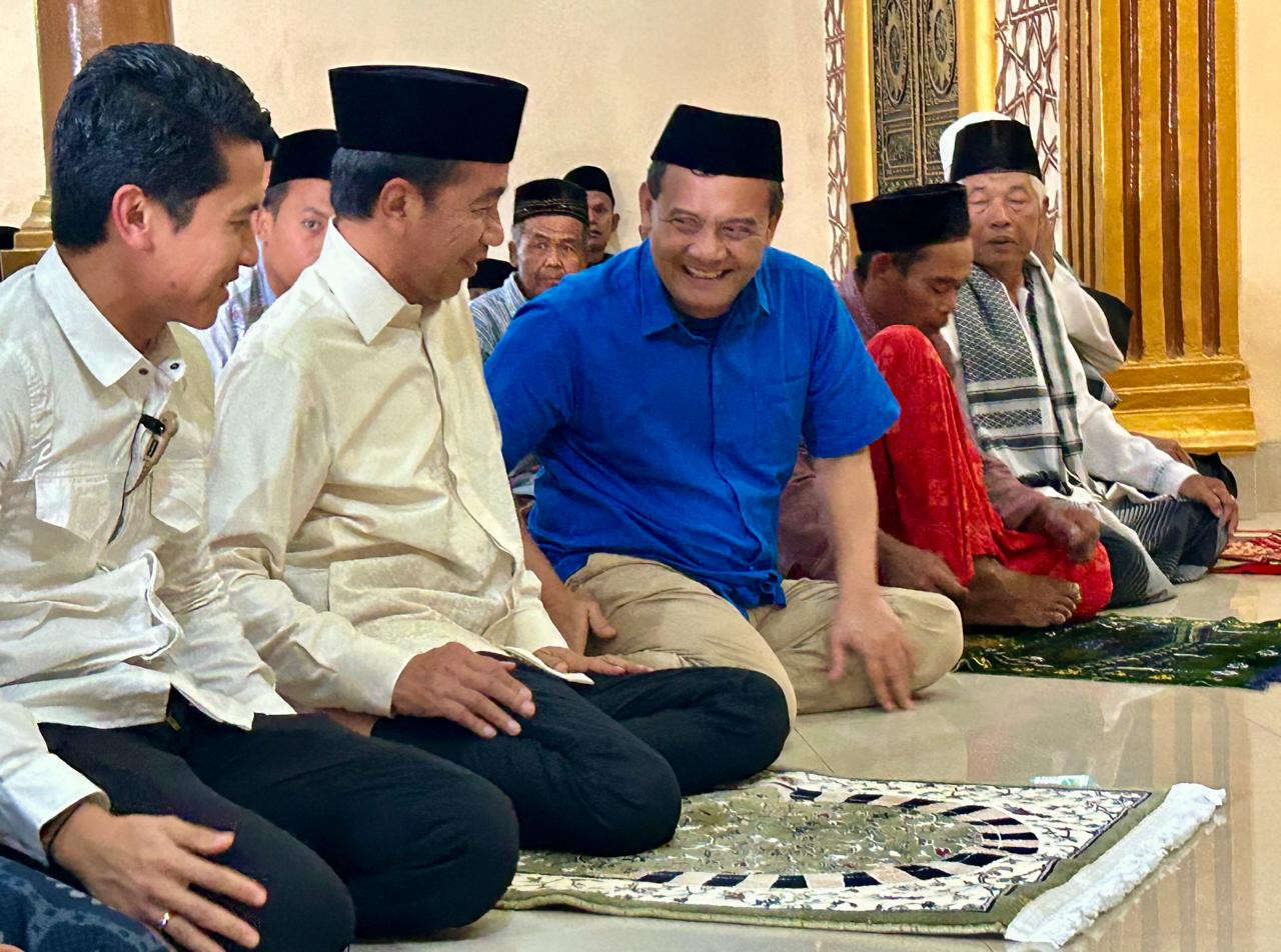 Momen Jokowi & Ahmad Luthfi Salat Jumat di Tegal