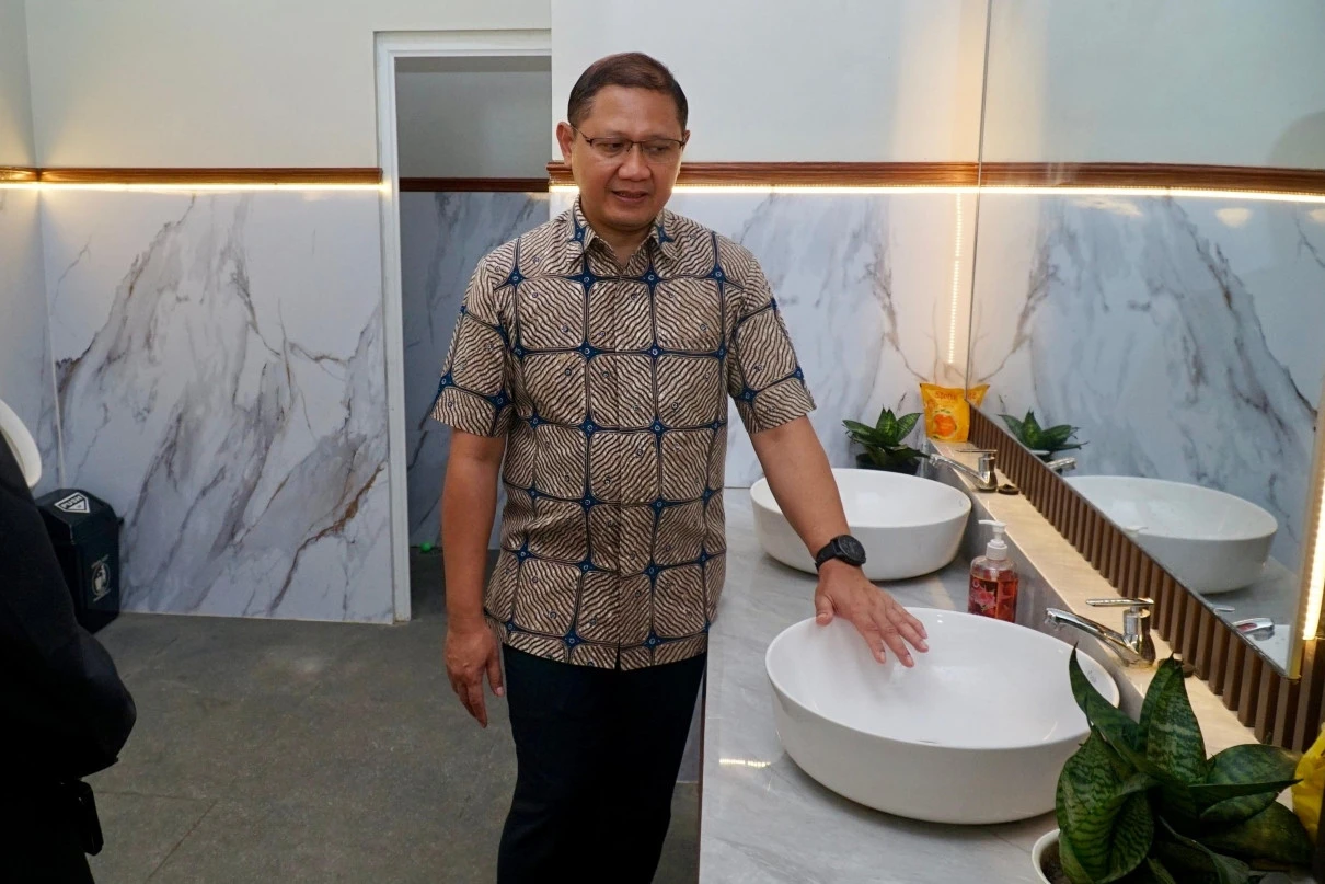 Sekolah di Jatim Wajib Miliki Toilet Bersih, Ini Pesan Aries Agung Paewai
