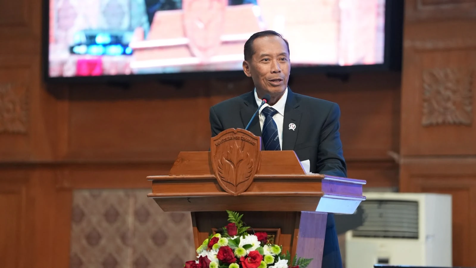 Orasi Ilmiah Wamendikti Fauzan: Kampus Harus Jadi Problem Solver Bagi Masyarakat