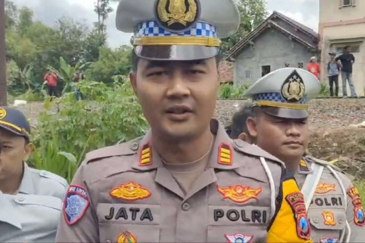 Begini Kronologi KA Kartanegara Tabrakan dengan Truk Muatan Pupuk di Kediri