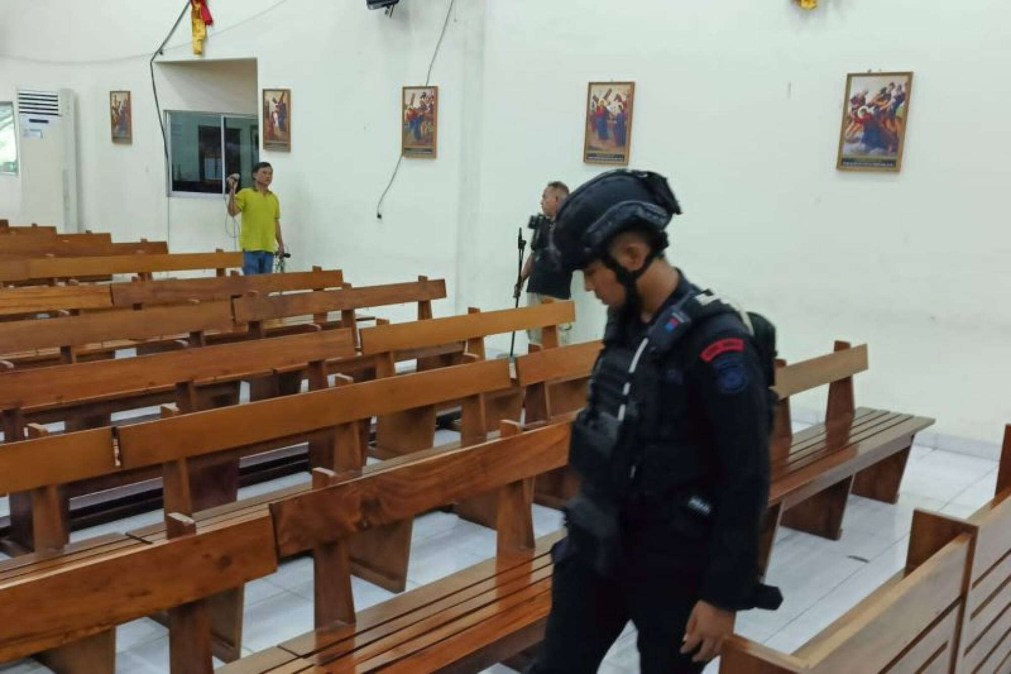 Gegana Brimob Sterilisasi Gereja di Tangerang untuk Keamanan Natal