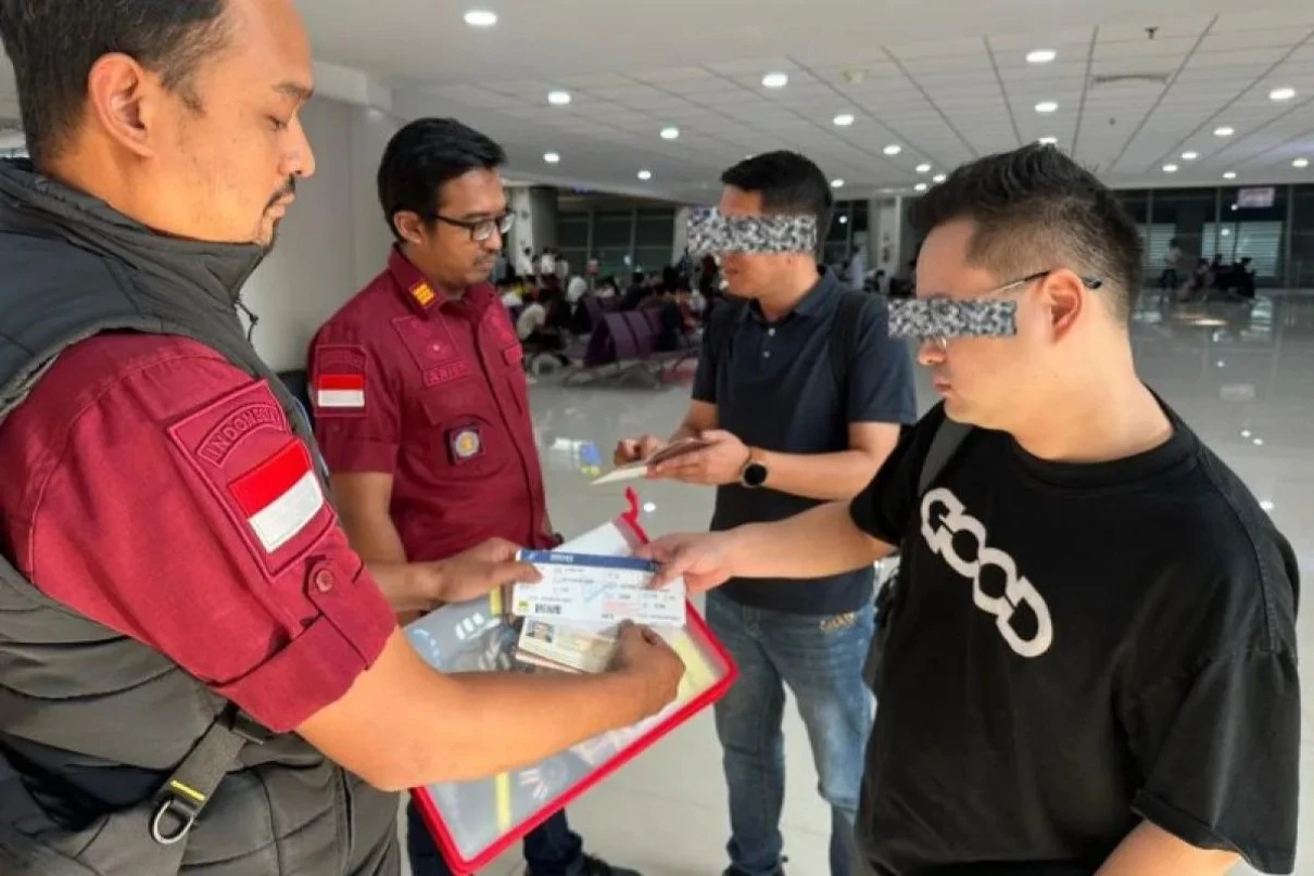 Dua Warga Tiongkok Dideportasi dari Kediri, Tak Lapor Alamat Baru ke Imigrasi