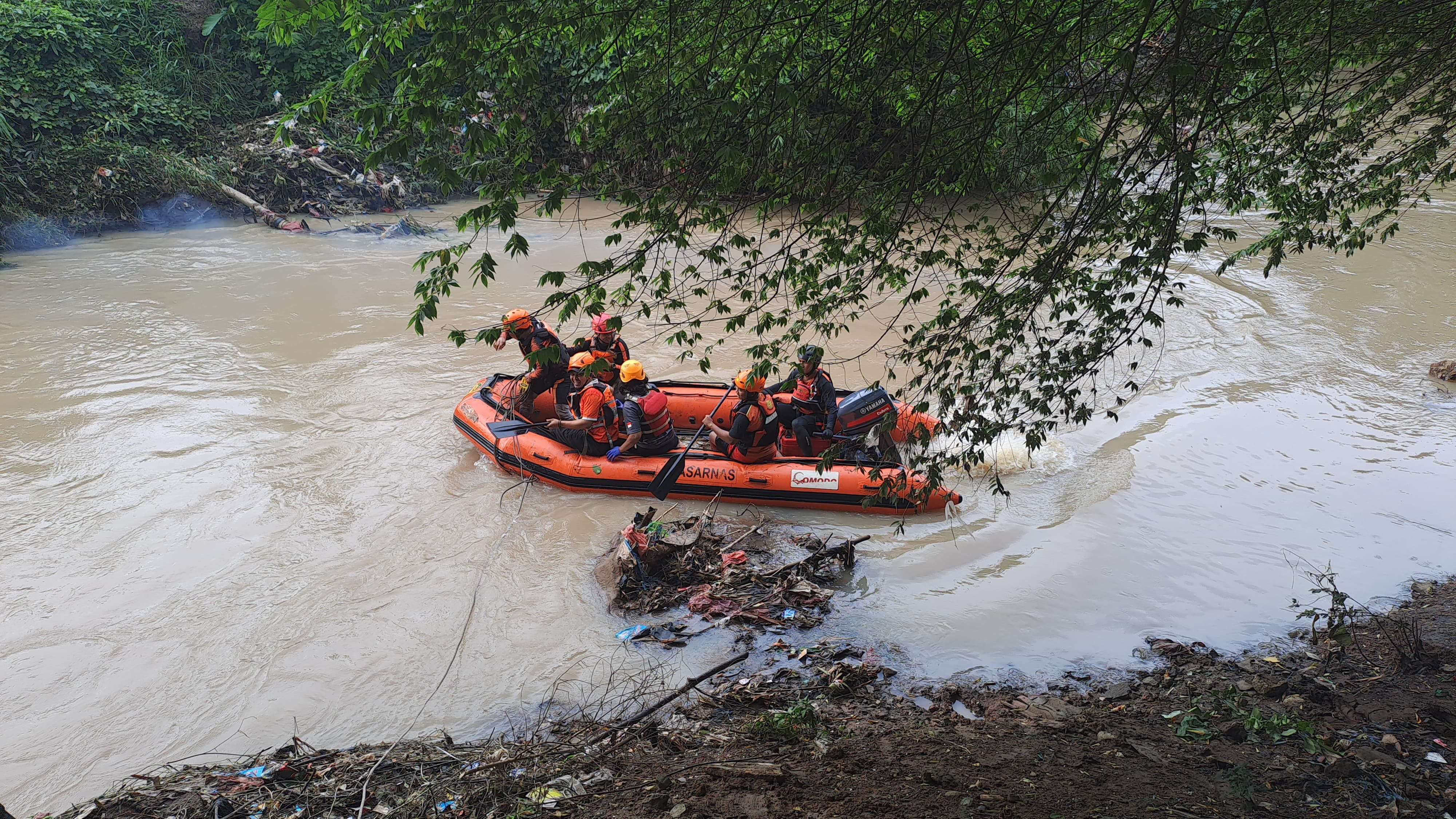 Bermain di Pinggir Sungai Cibanten, Bocah 4 Tahun Hanyut