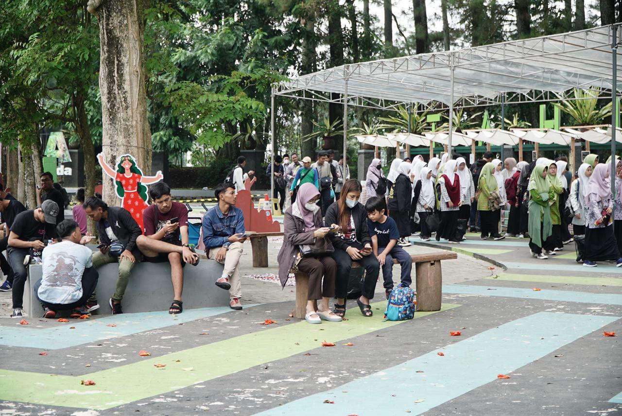 Hadirkan 21 UMKM Lokal, Teduh Market Ramai Diminati Warga Bandung