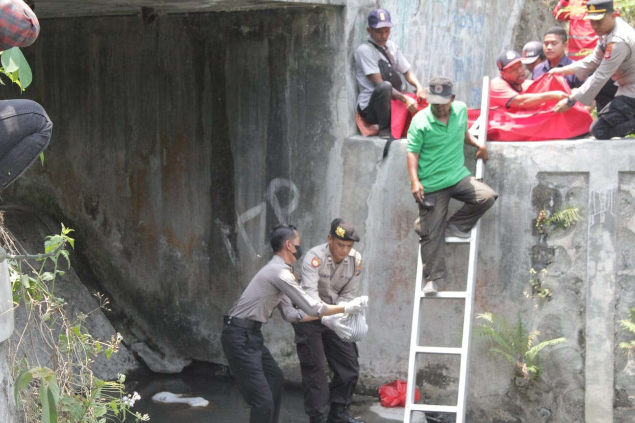 Sempat Dikira Boneka Hanyut, Bayi Malang Ini Ditemukan Tak Bernyawa