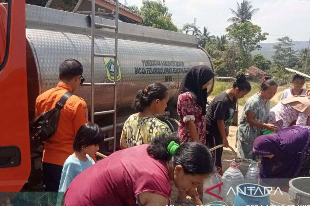 BPBD Kabupaten Bogor Salurkan 225 Ribu Liter Air Bersih untuk Warga Terdampak Kekeringan