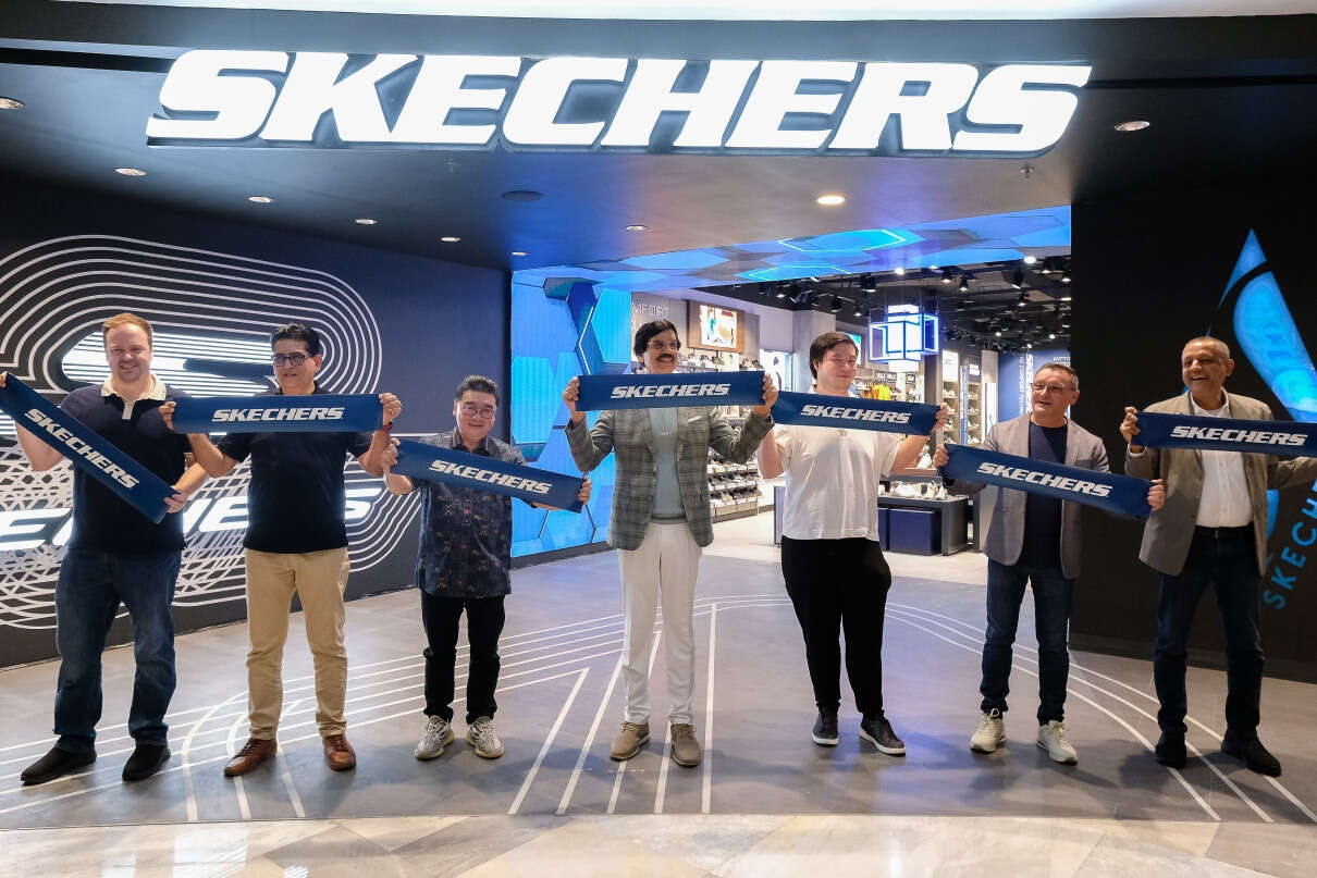 Buka Outlet Flagship di TP 5, Skechers Kenalkan Teknologi Hands Free Slip Ins