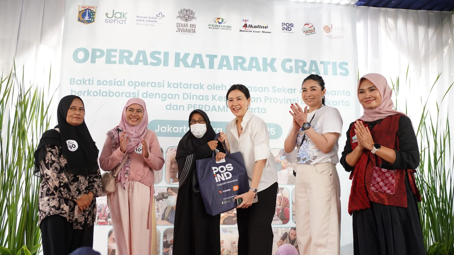 Gandeng Pertiwi Jabar, Pos Indonesia Menggelar Operasi Katarak Gratis