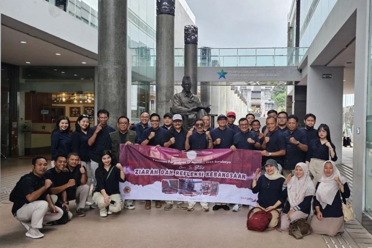 Ziarah Makam Bung Karno, YPTA Surabaya Teguhkan Nasionalisme di Kota Proklamator