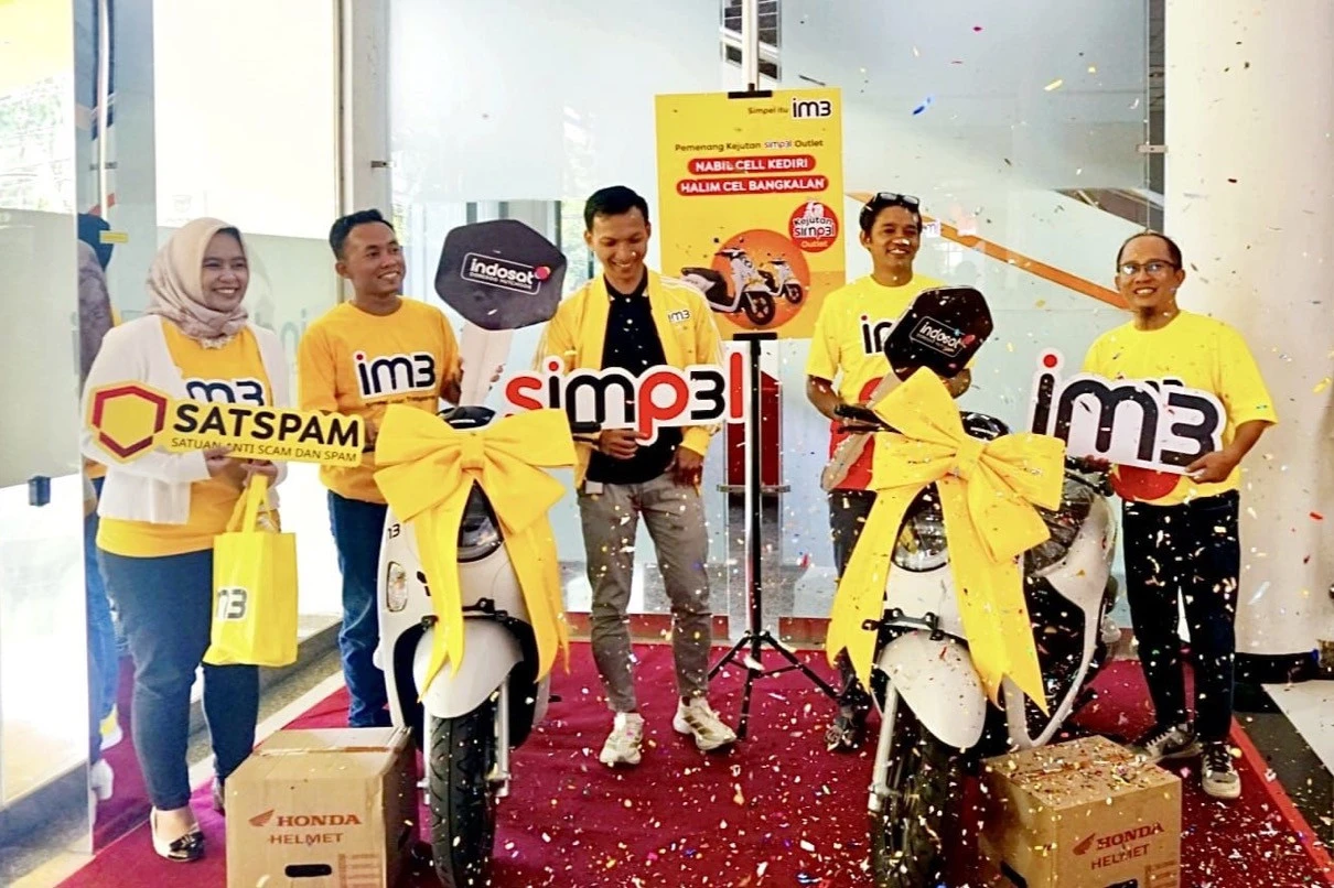 Kejutan Simpel IM3: Indosat Apresiasi Mitra Outlet, Dua Pemenang Bawa Pulang Motor