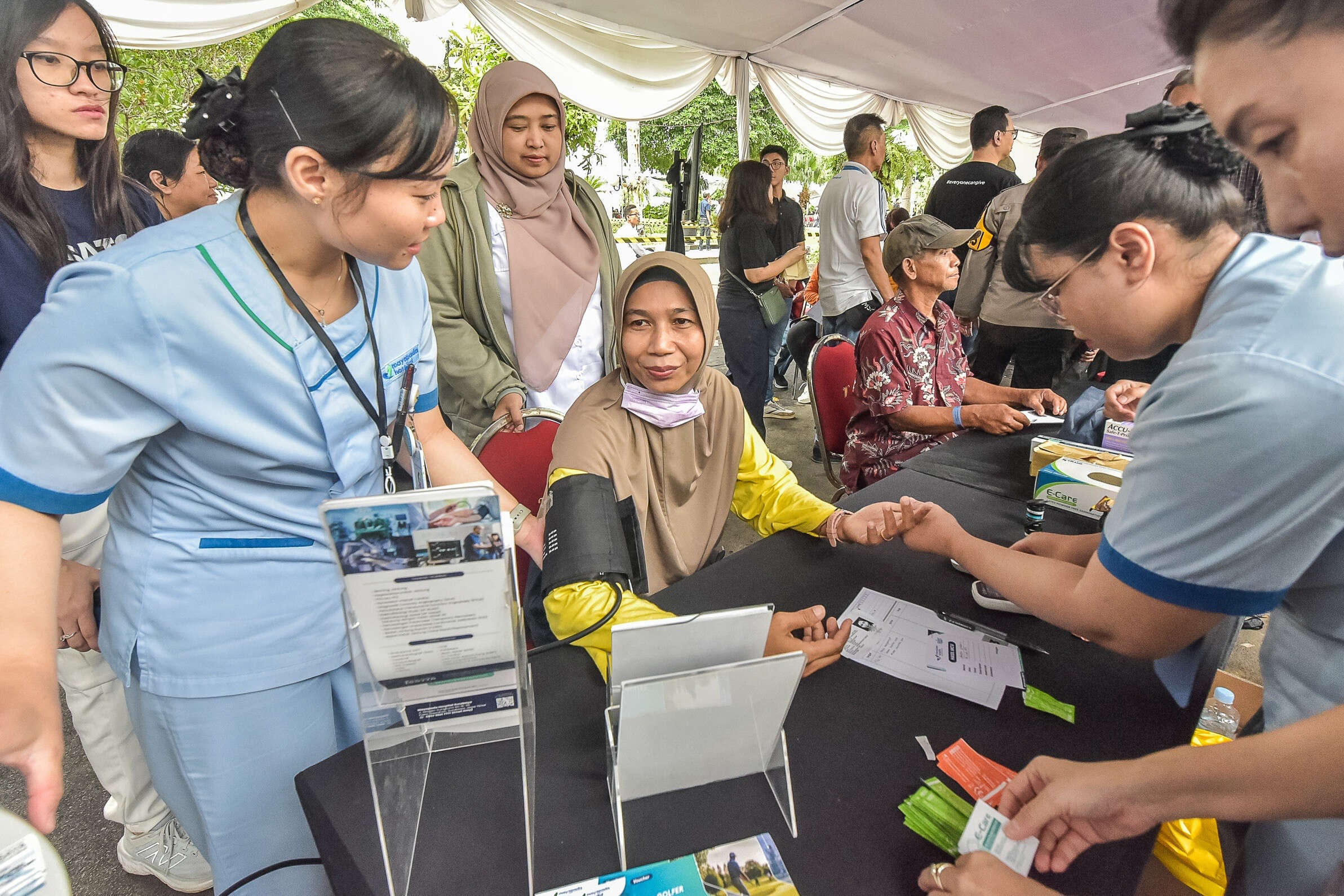 2.500 Masyarakat Antusias Ikuti Layanan Pengobatan Gratis di Balai Kota Surabaya