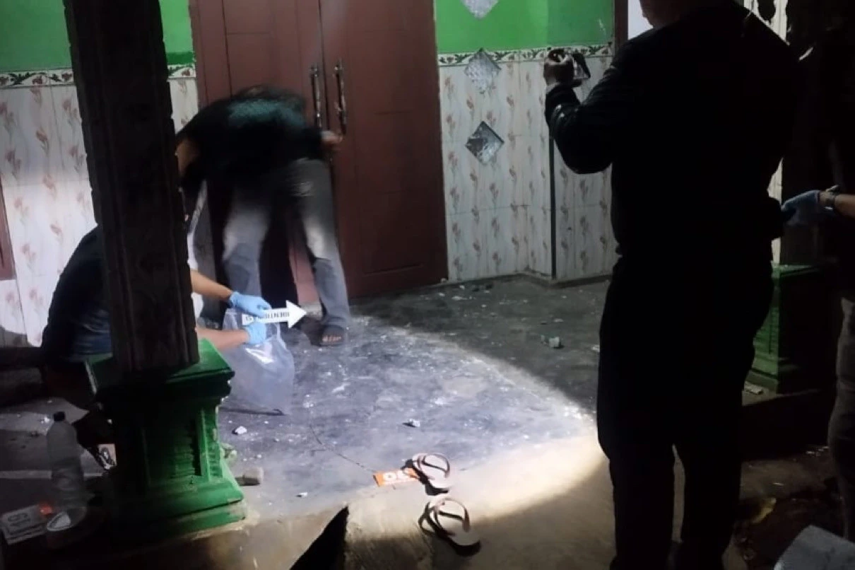 Nenek di Probolinggo Dilempar Bondet Oleh OTK, Dituduh Punya Ilmu Santet