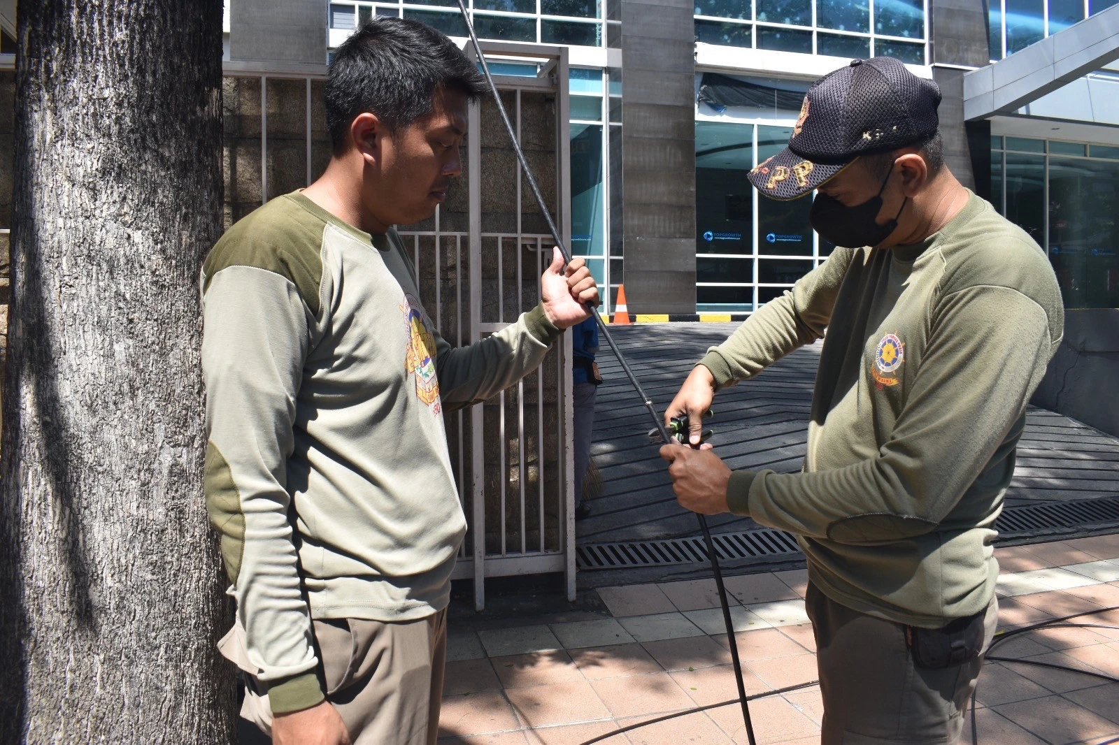 Ganggu Estetika, 34 Kabel Utilitas Ilegal di Surabaya Ditertibkan