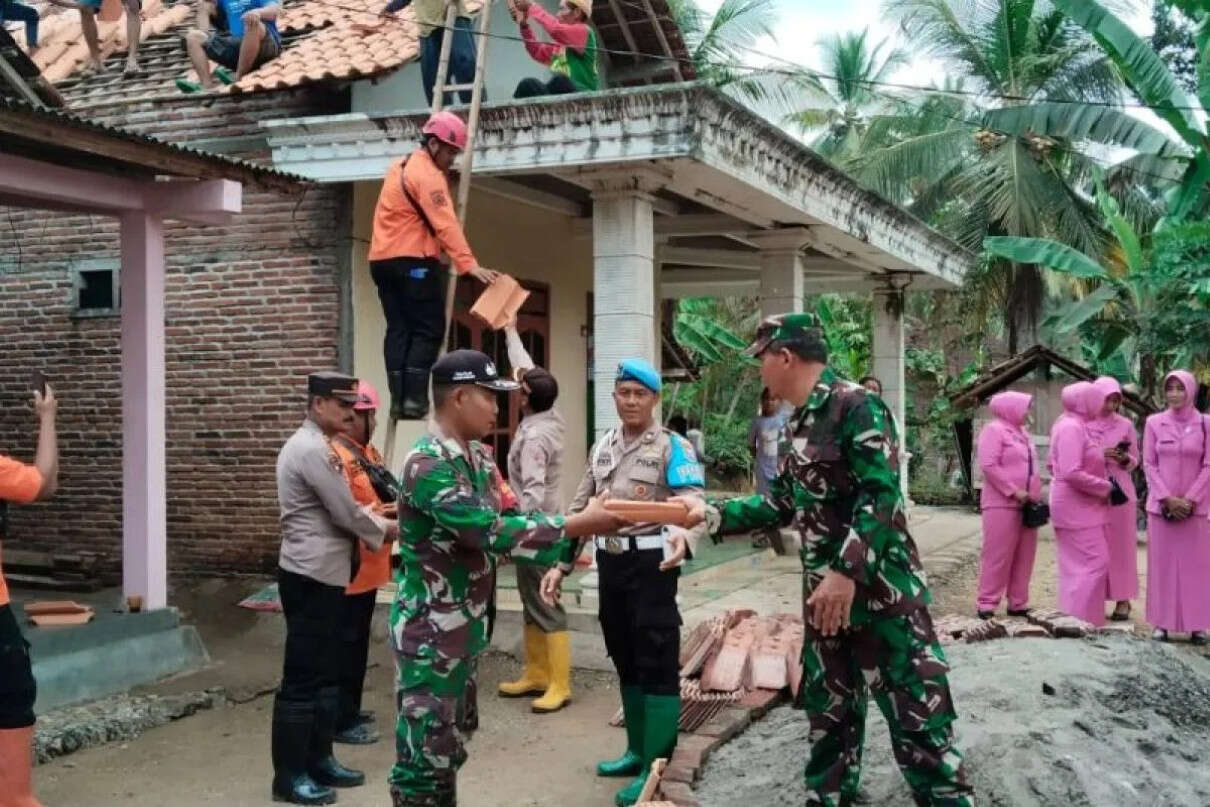 15 Rumah di Trenggalek Rusak Diterjang Angin Puting Beliung