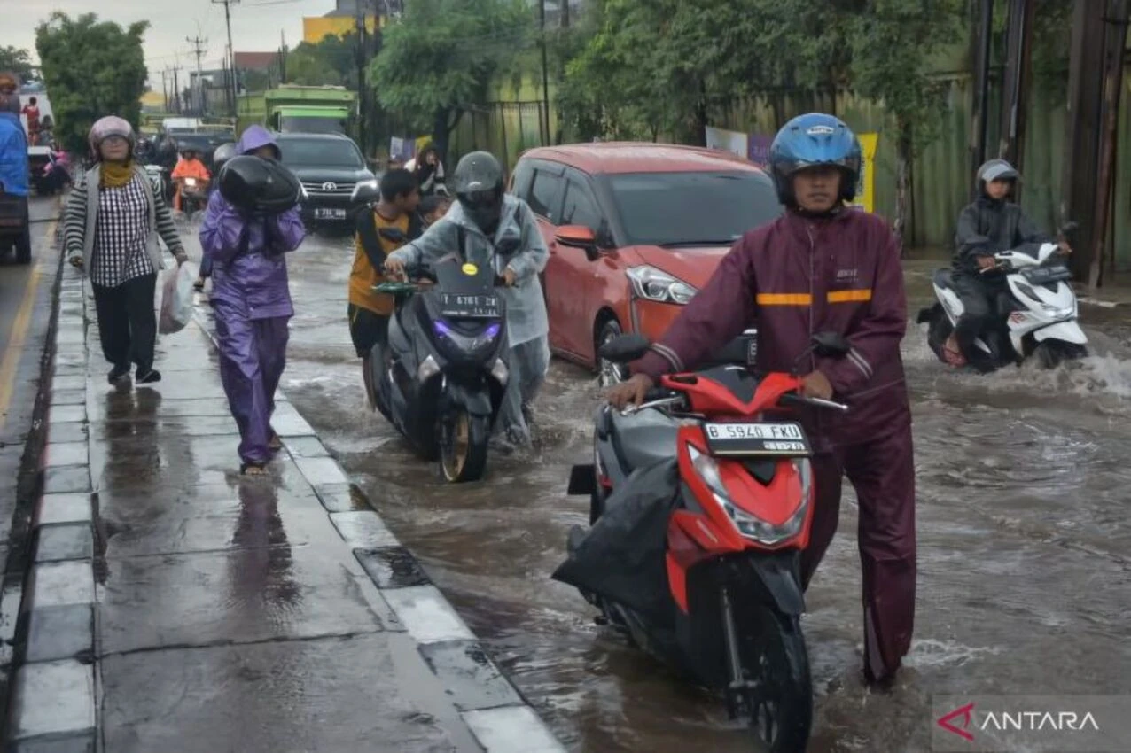 Jalan Imam Bonjol Kerap Direndam Banjir, Warga Cikarang Barat Bekasi Geram