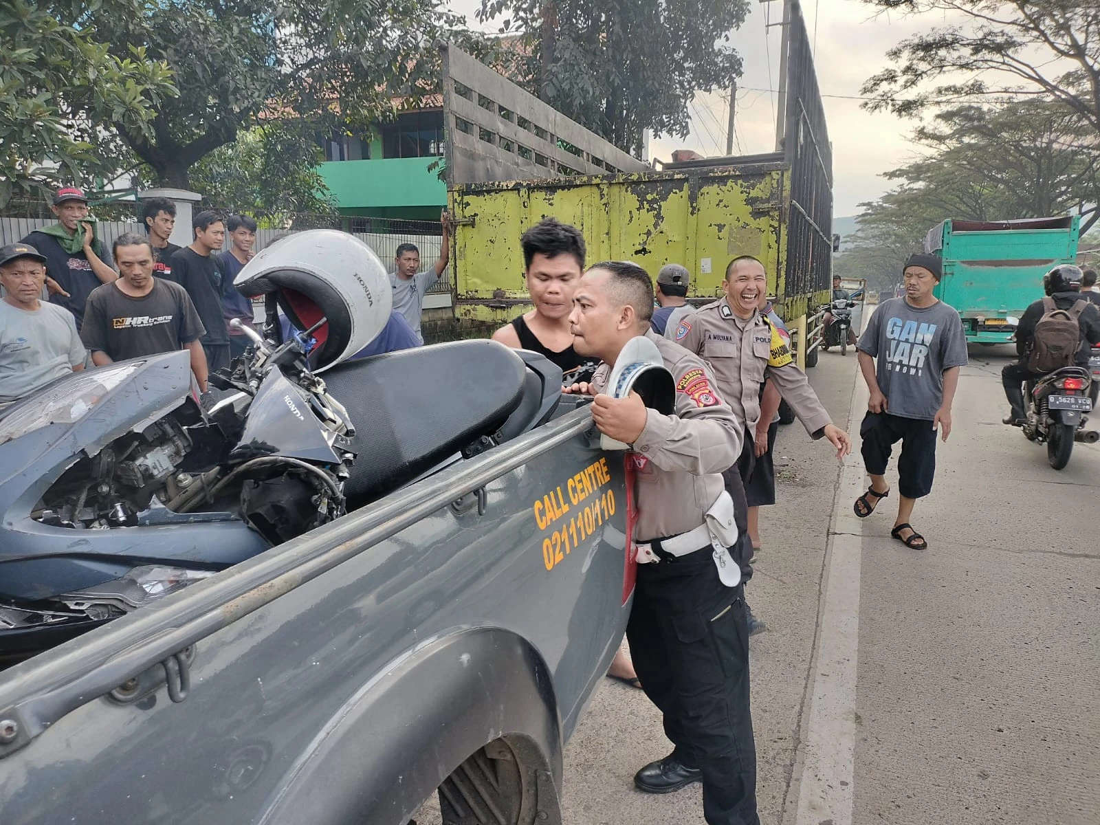 Diduga Ngebut, Pengendara Motor Tewas Seusai Tabrak Truk di Jalan Raya Bandung - Garut