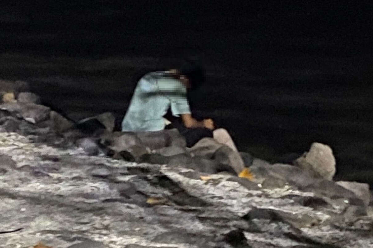 Bermesraan di Pantai Kenjeran Watu-Watu, Sejoli di Bawah Umur Diciduk Satpol PP