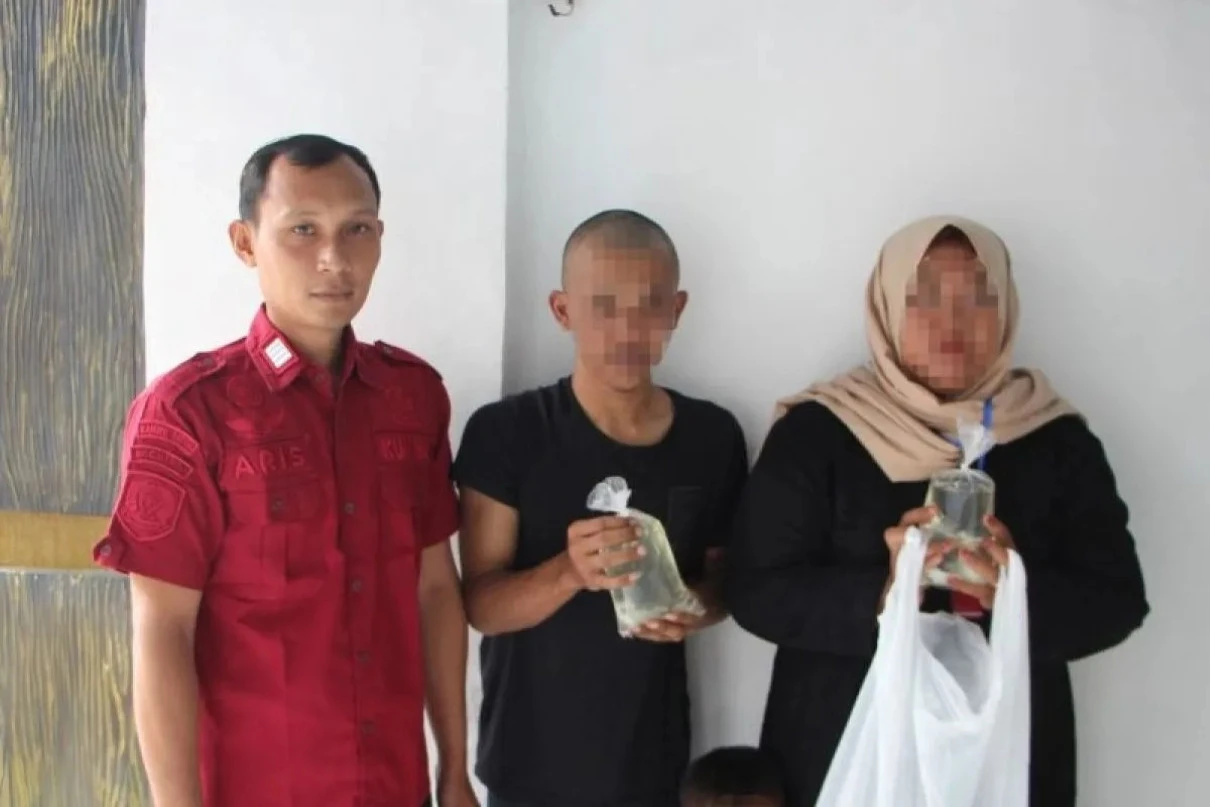 Modus Licik, Pengunjung Lapas Madiun Selundupkan Miras Disamarkan Jadi Es Degan