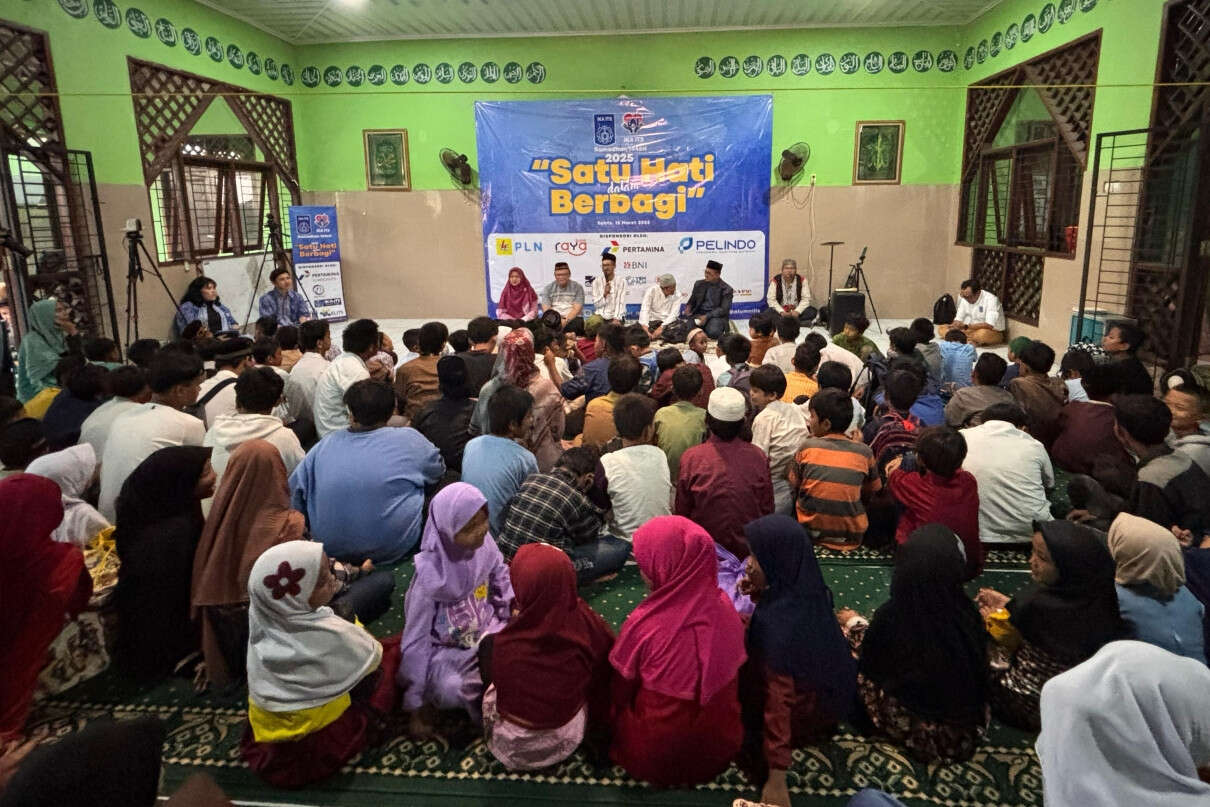 Berbagi di Ramadan, PP IKA ITS Santuni & Buka Puasa Bersama Anak Jalanan