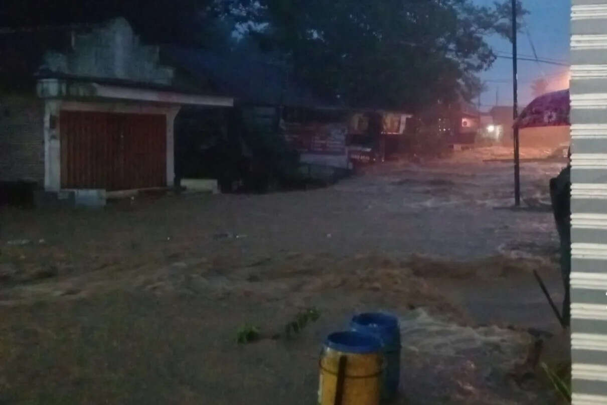 30 Rumah Warga di Malang Tergenang Banjir Akibat Sungai Meluap Saat Hujan Deras