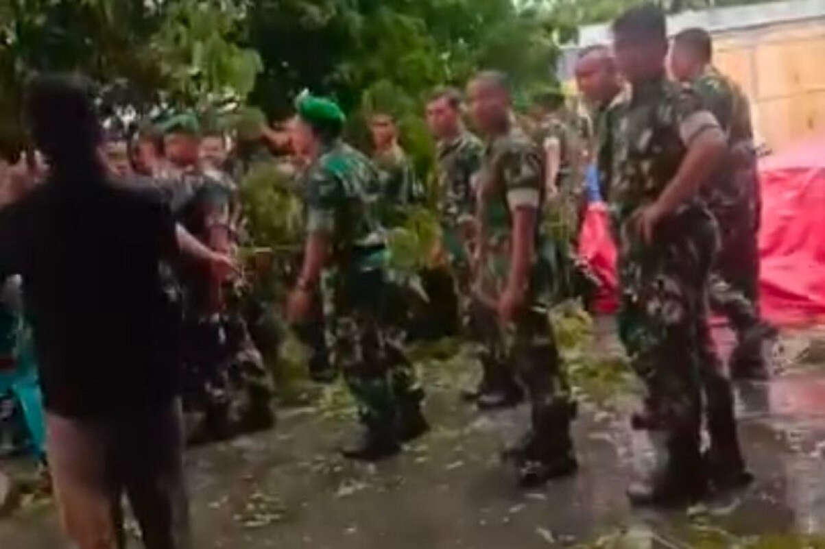 Tragedi di Alun-Alun Karanganyar: Pohon Tumbang Tewaskan Satu Orang, Dua Luka Parah