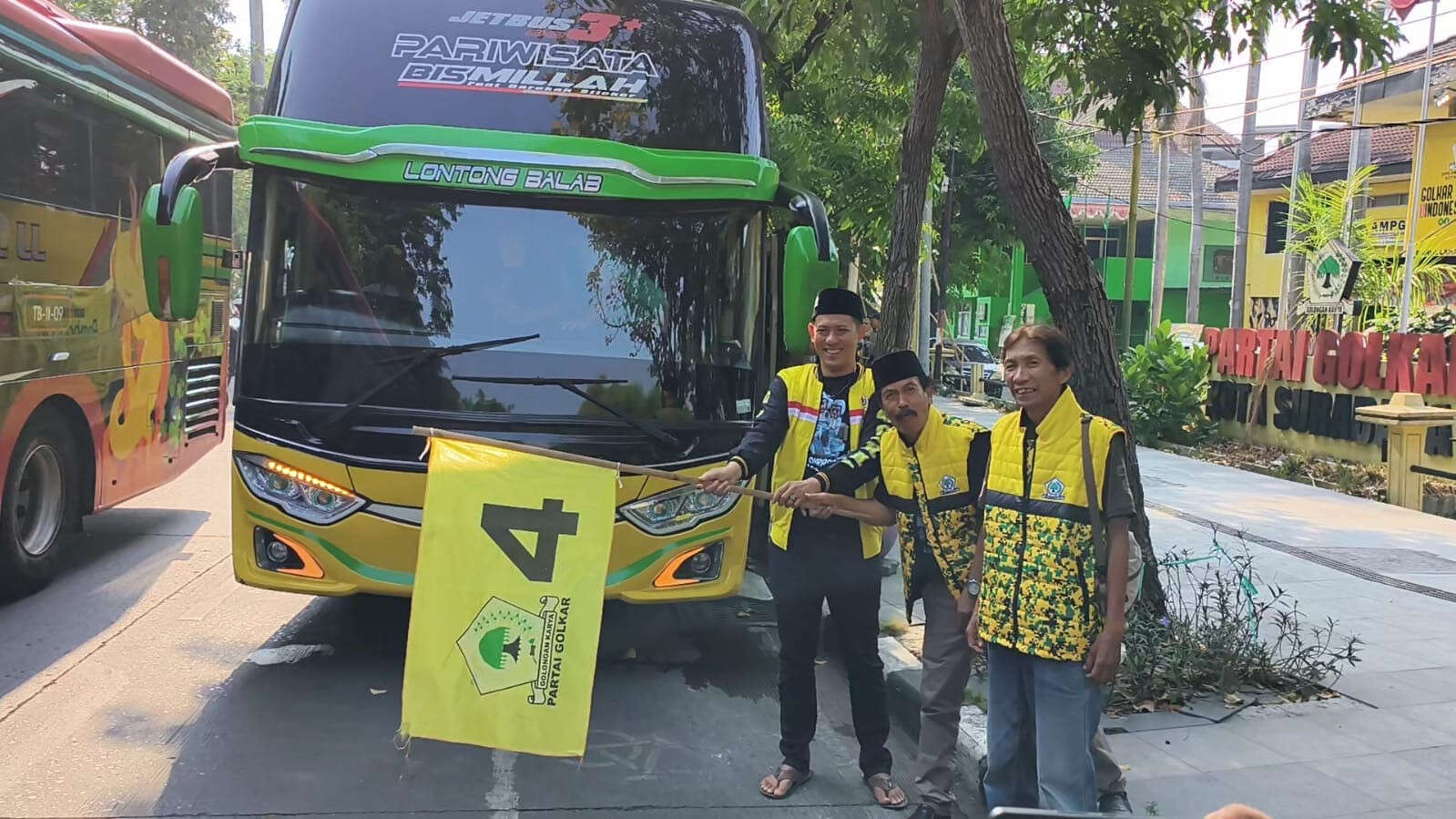 HUT ke-60 Golkar, DPD Surabaya Mulai Berangkatkan Peserta Ziarah Wali 5