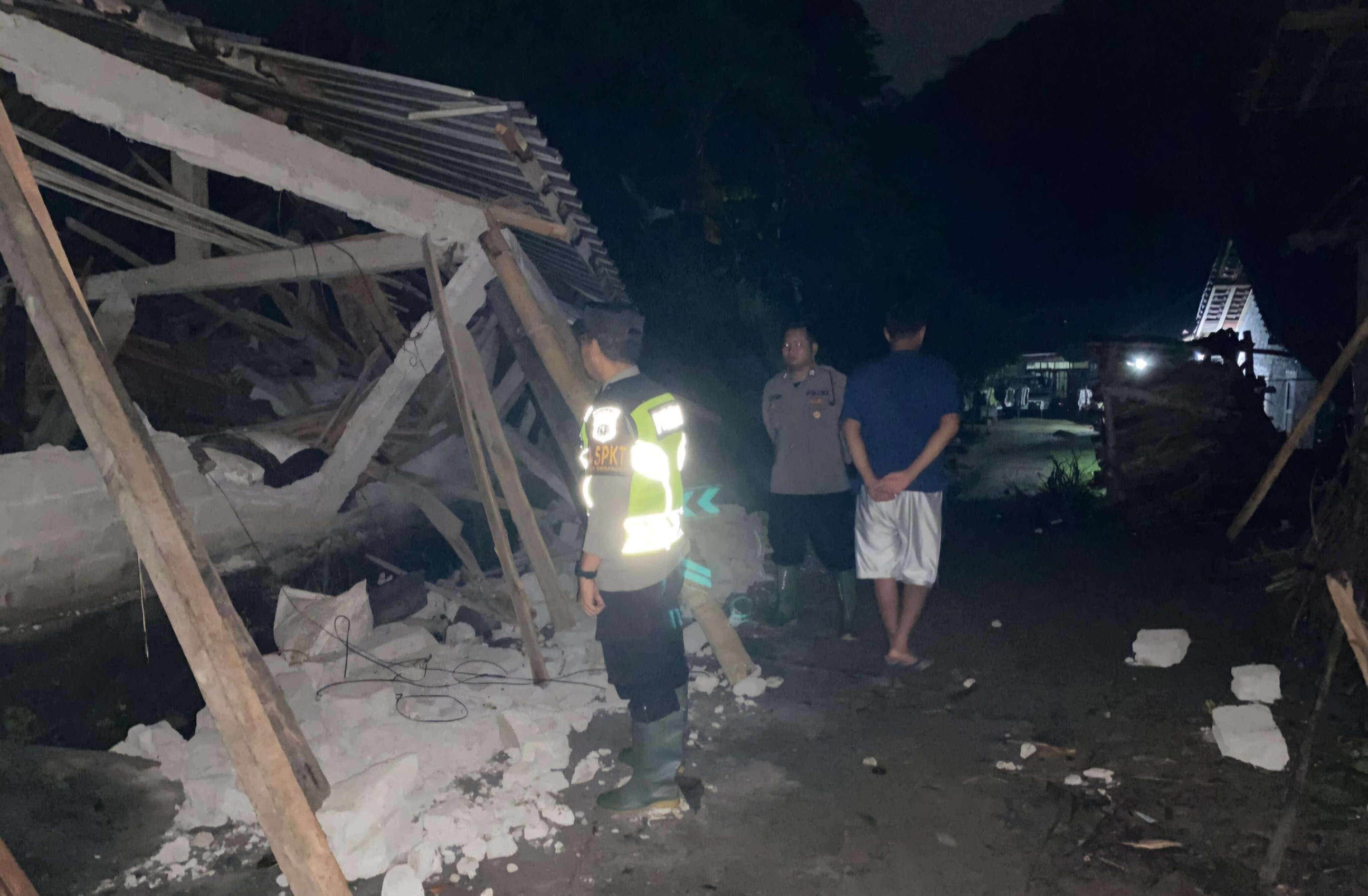 Kandang Ternak Warga Gunungkidul Tertimbun Tanah Longsor