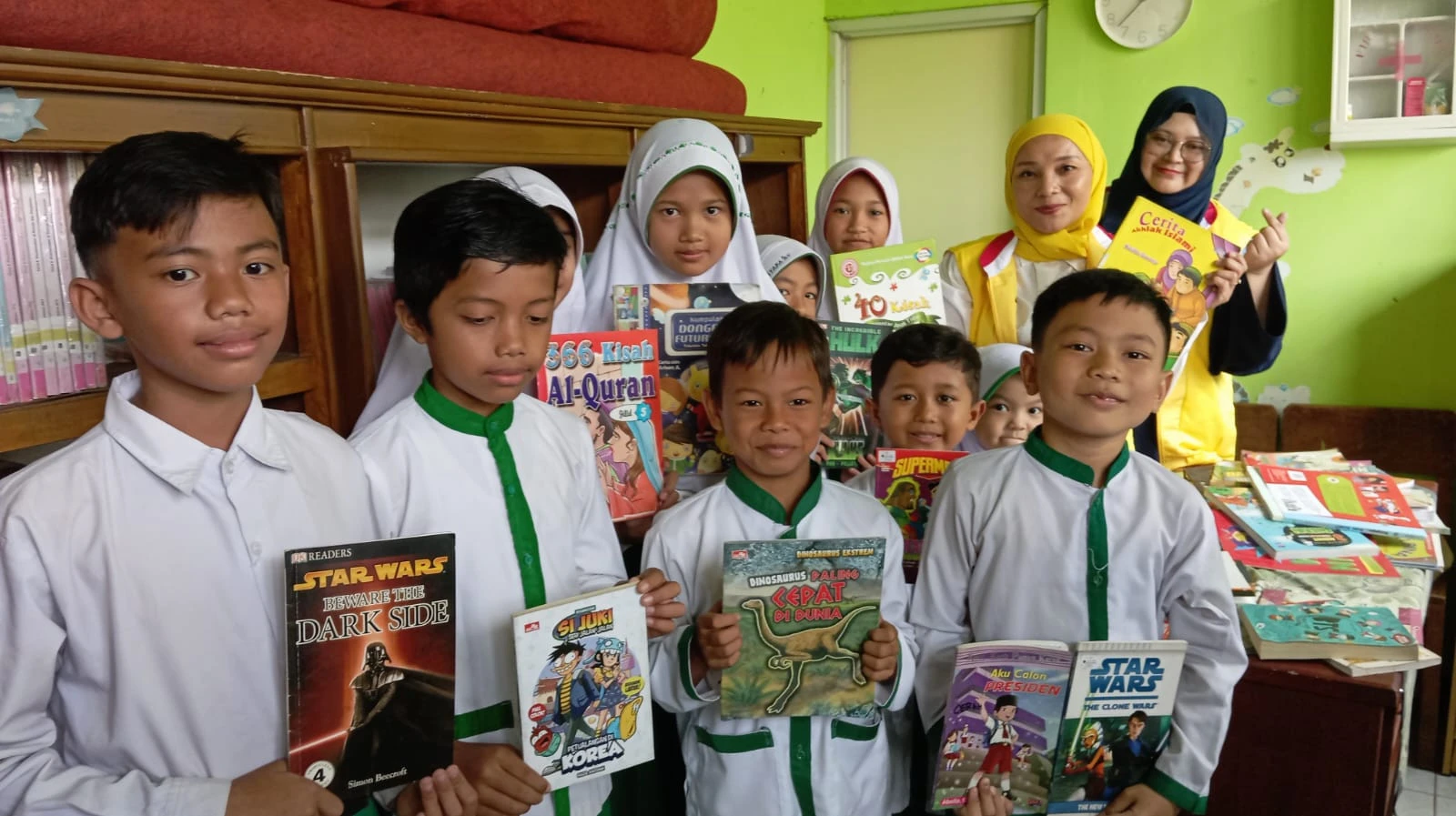 Sambangi MIS Asy-Syafaat, Ketua IIPG Jabar Ajak Anak Gemar Membaca Sejak Dini