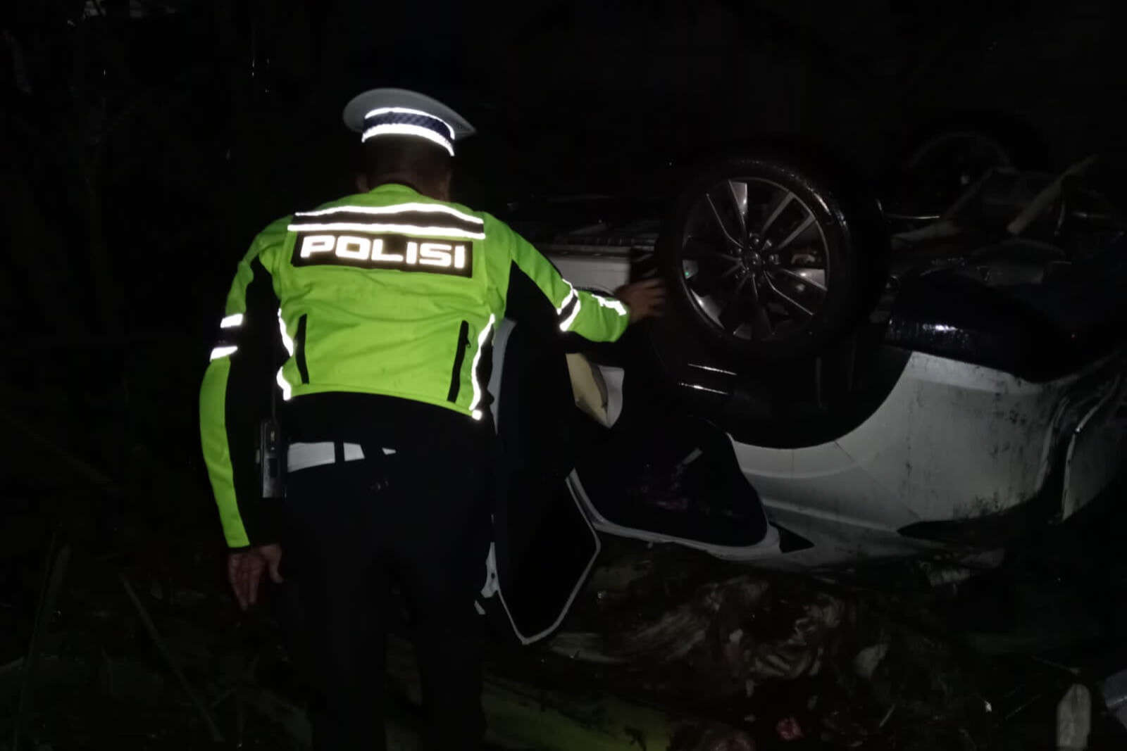 Mobil Tertemper Kereta di Perlintasan Sebidang Blitar, 1 Orang Tewas