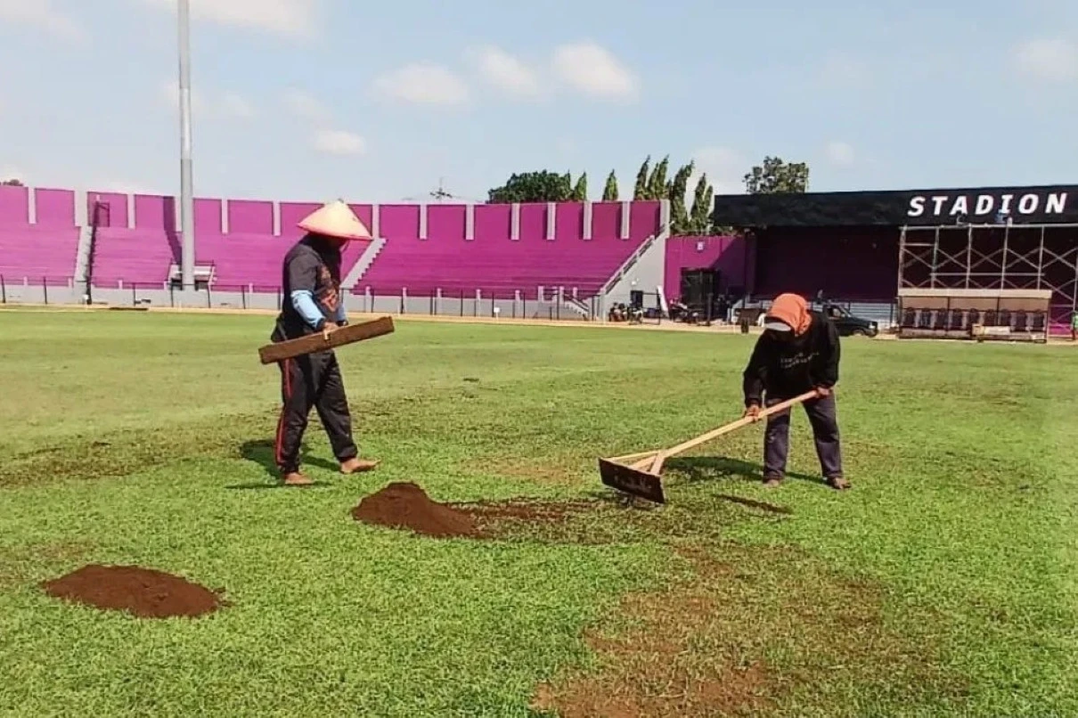 Stadion Brawijaya Kediri Dipoles, Target Rampung 15 Agustus