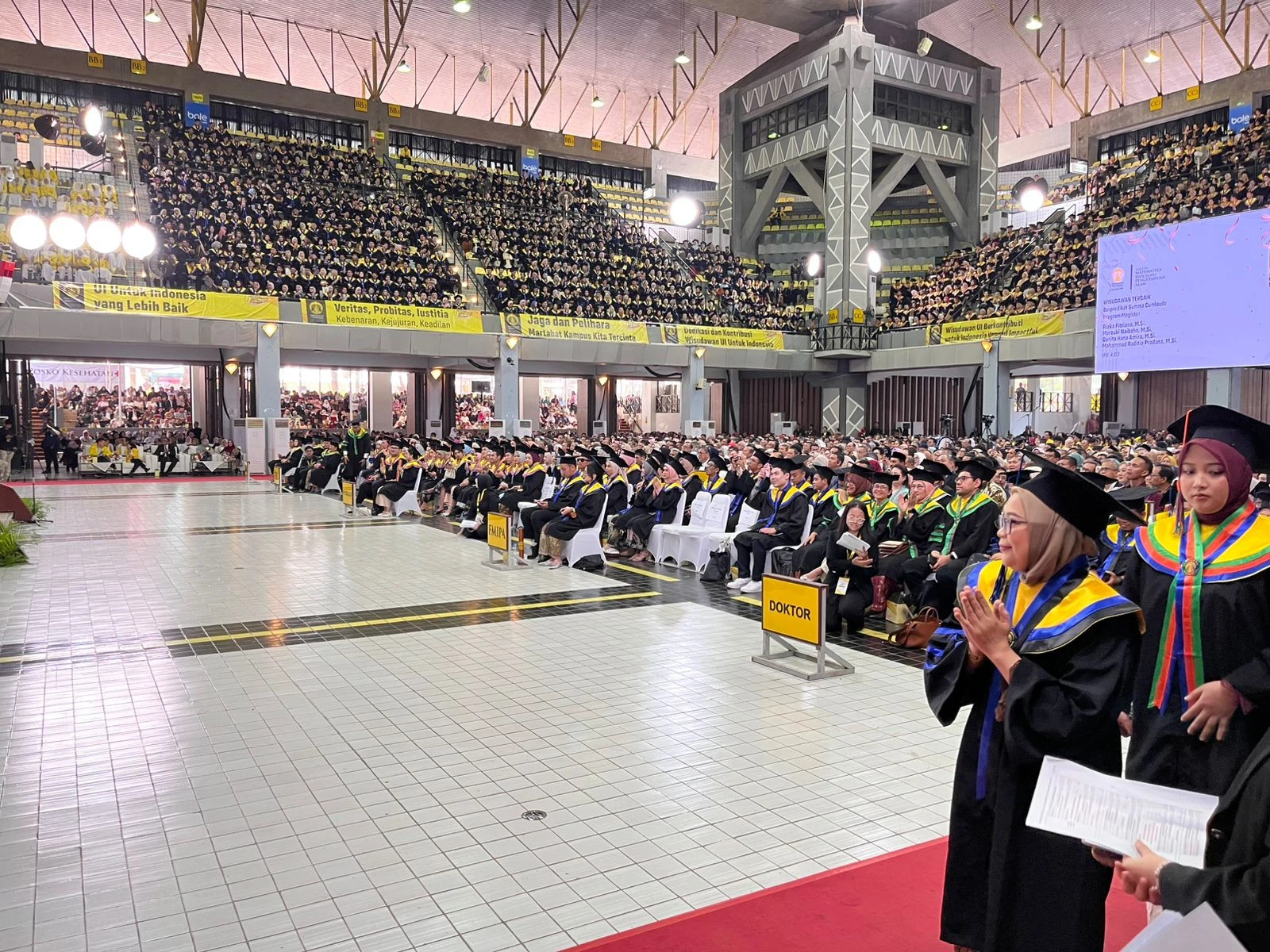 UI Wisuda 9.817 Lulusan, 386 Meraih Predikat Summa Cum Laude