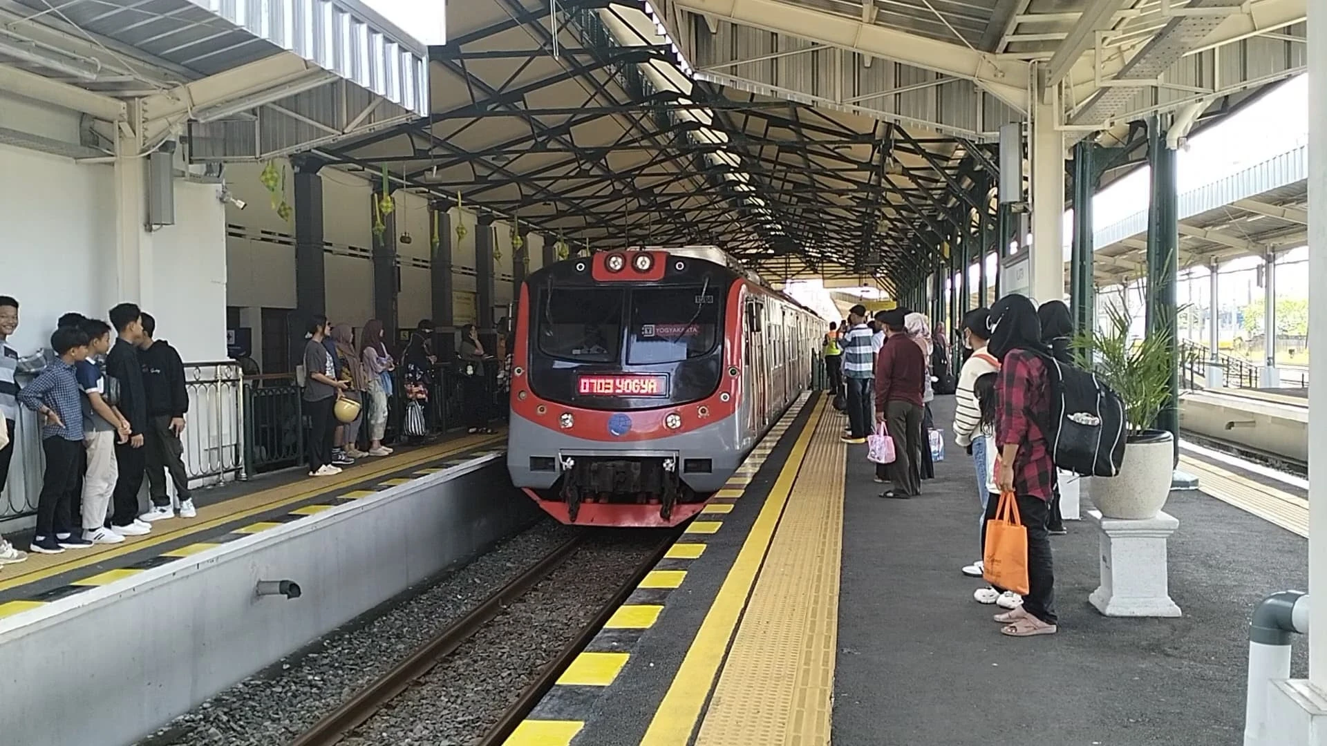 Jadwal KRL Jogja-Solo Jumat 11 April 2025