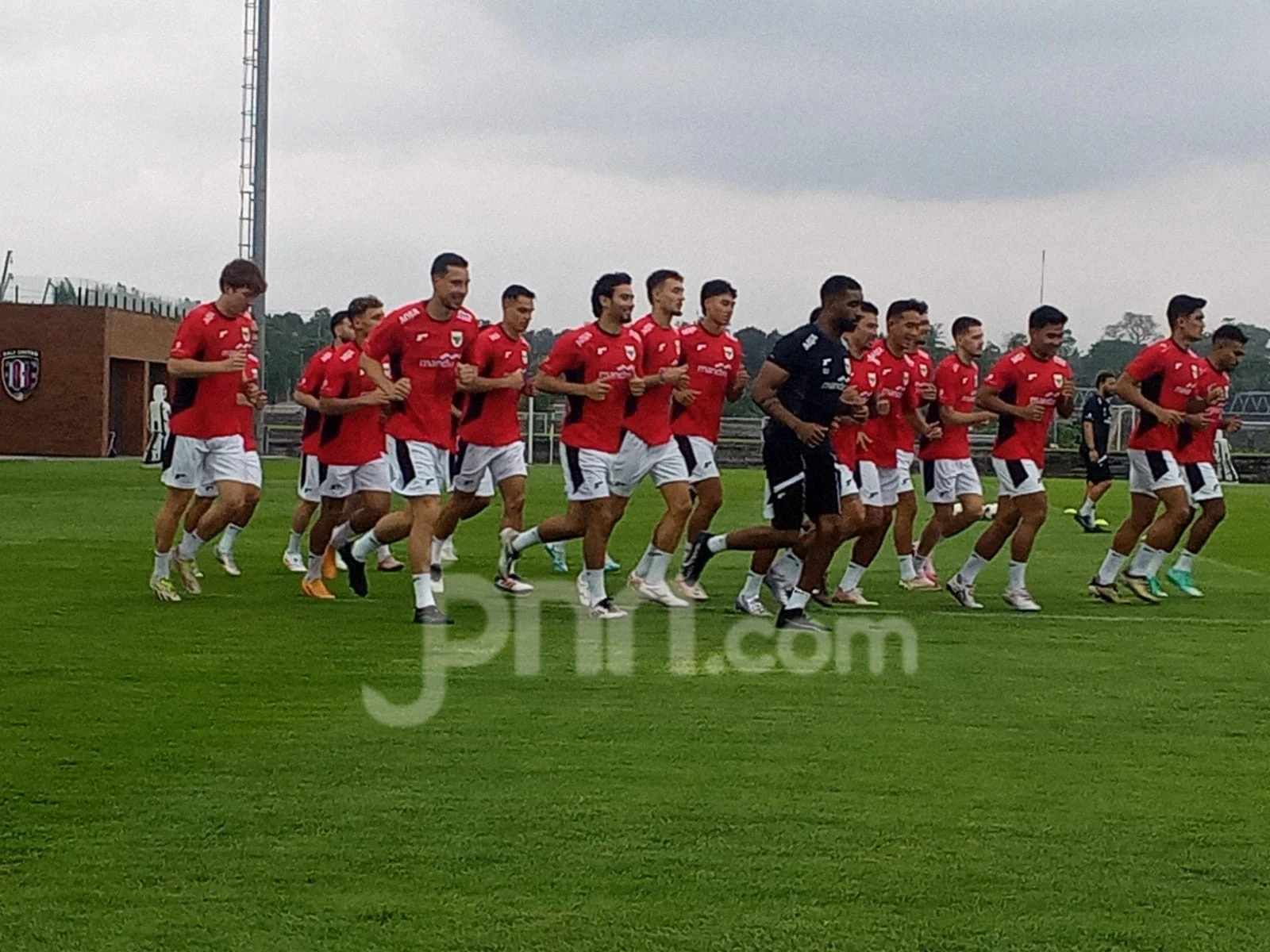 29 Pemain Timnas Ikut Latihan Perdana di Jakarta, Simon Tahamata Angkat Bicara