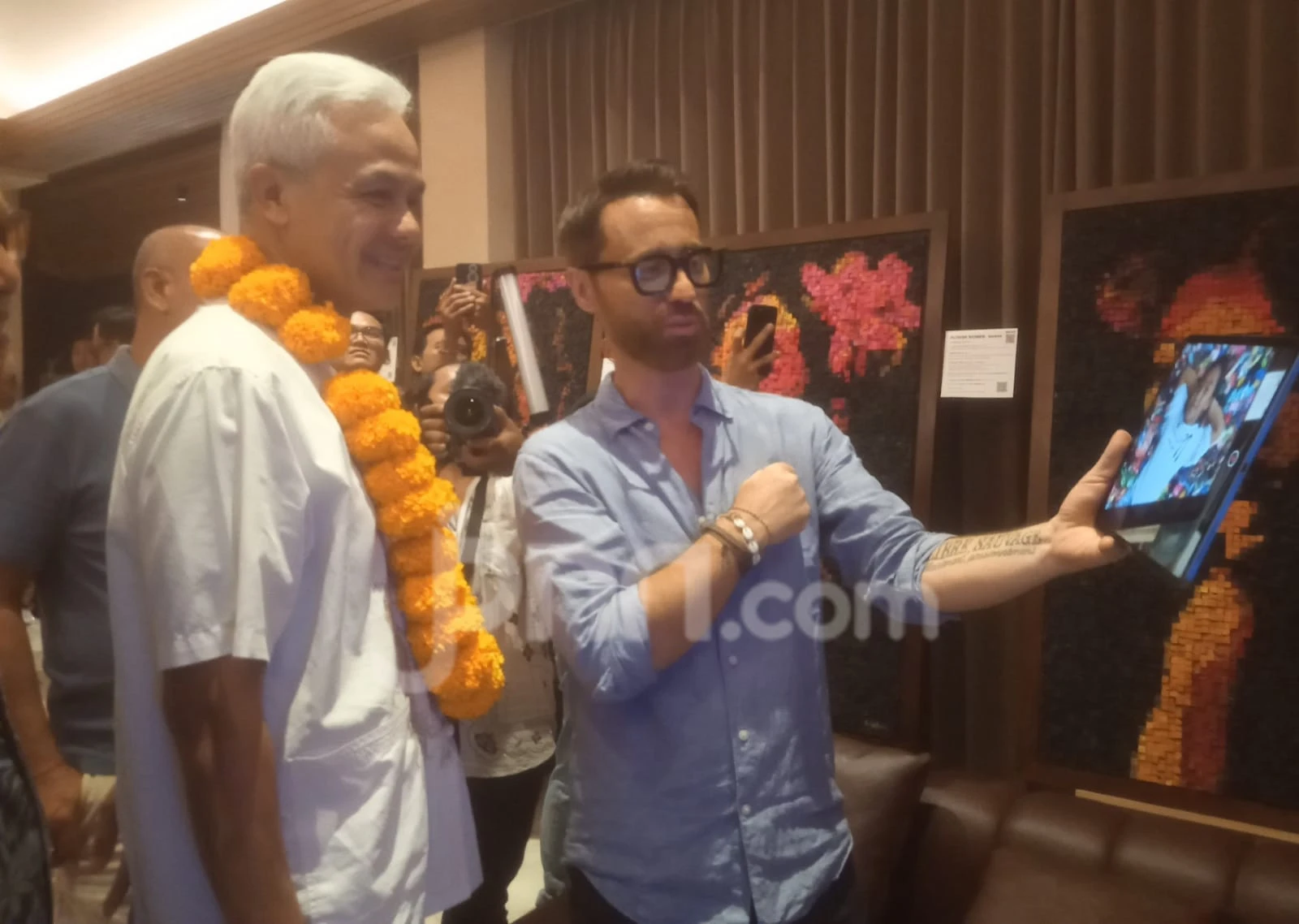 Ganjar Pranowo Buka Pameran Lukisan 2 Seniman Lintas Negara di Bali