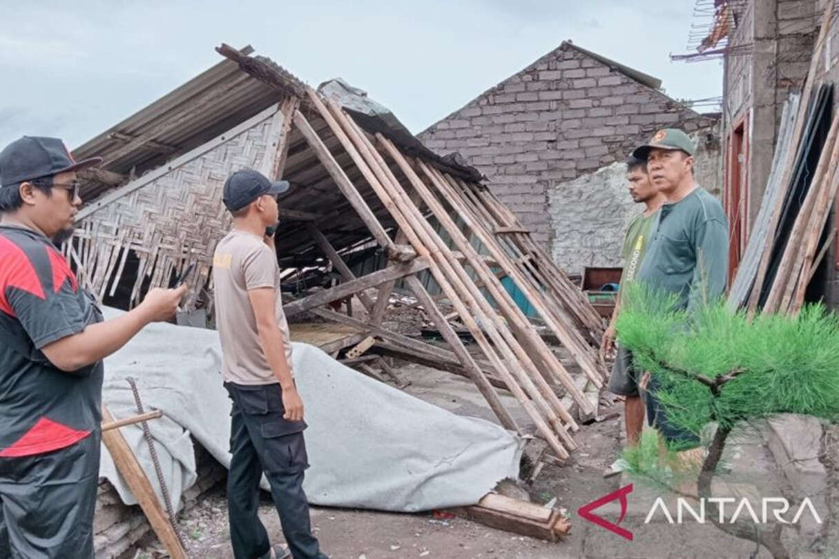 Jembrana Bali Diterjang Angin Kencang, Sebagian Rumah Roboh, Mayoritas Atap Rusak