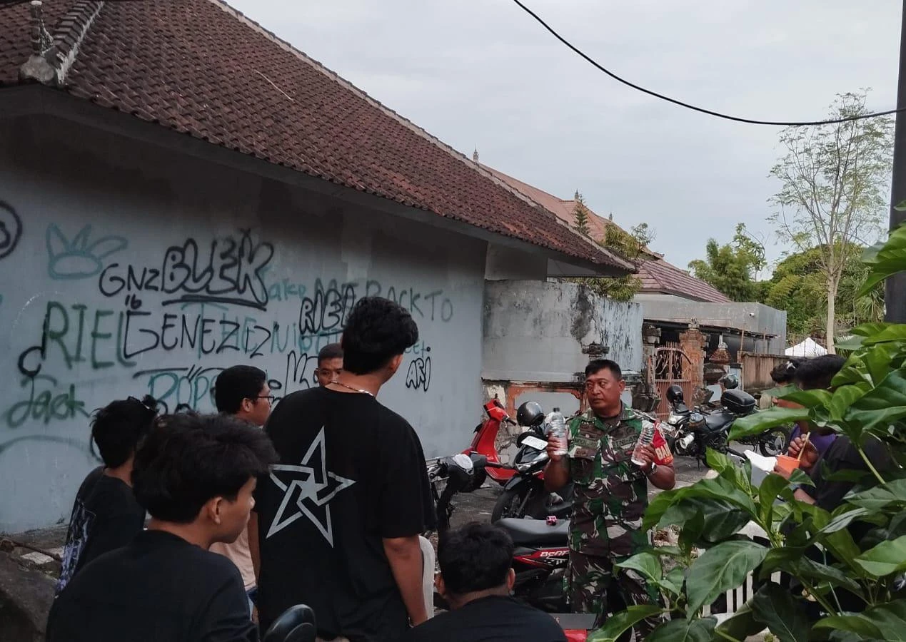 Aparat Bubarkan Sekelompok Pemuda di Denpasar Pesta Miras Sambil Putar Musik, Lihat