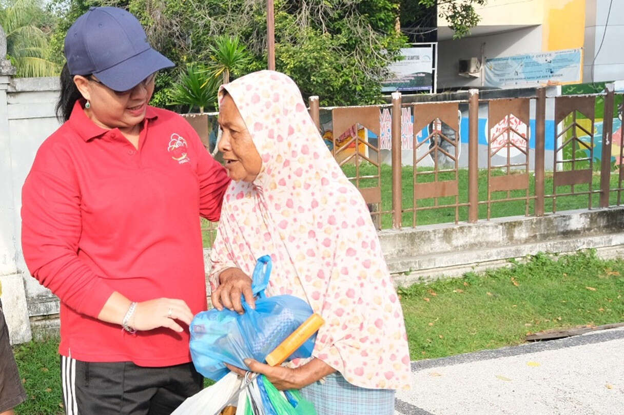 Kemenkum NTB Gelar Bakti Sosial, Bagikan Leaflet, Ada Informasi Penting