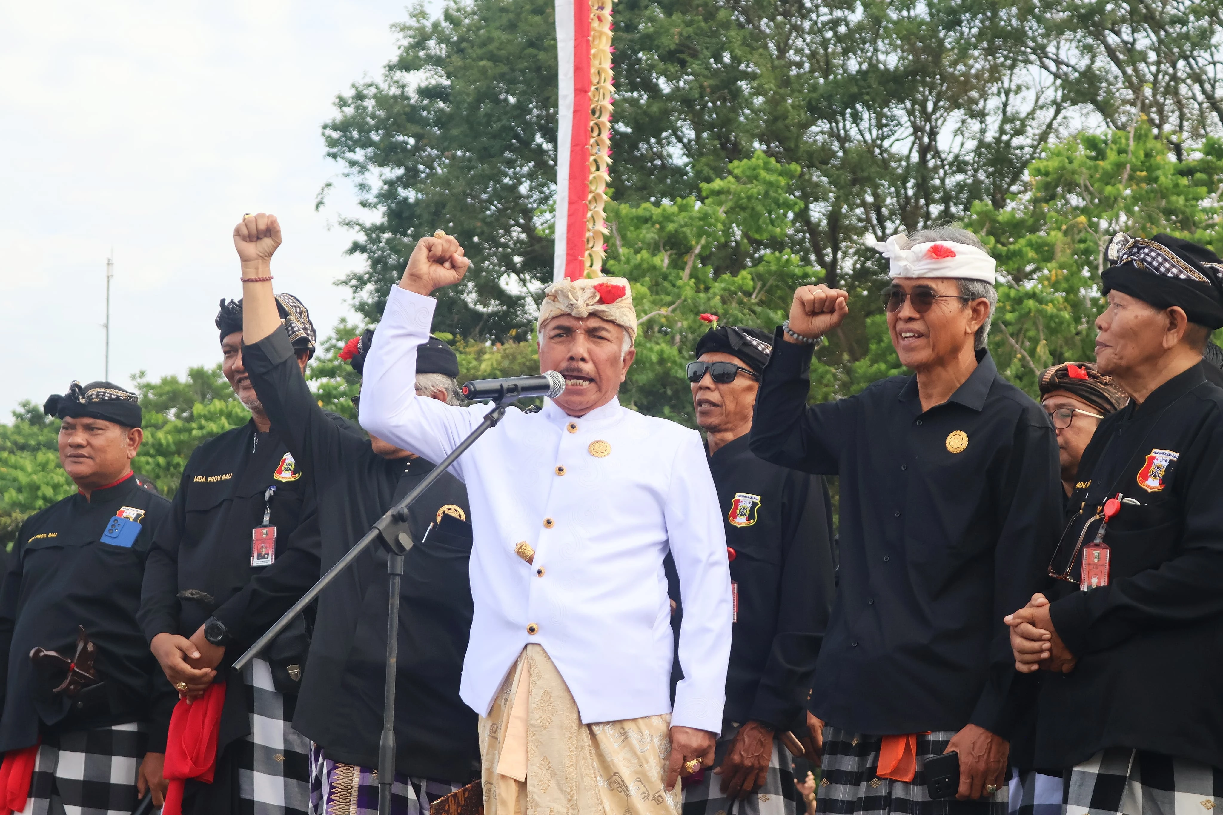 MDA Bali Protes Pecalang Pura Besakih Jadi Tersangka: Mencederai Institusi